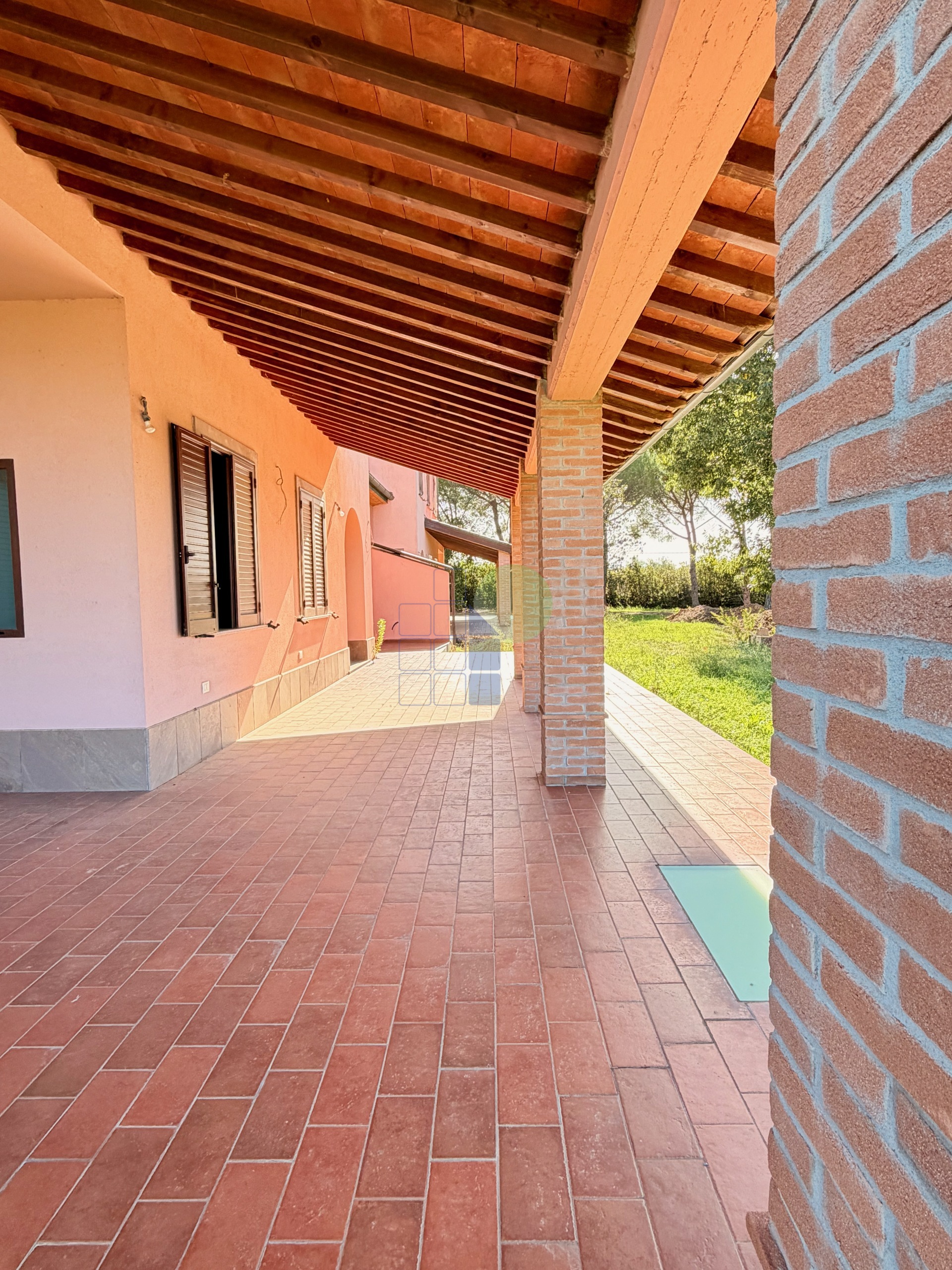 Villetta a schiera con giardino in via della macchia snc, Cecina