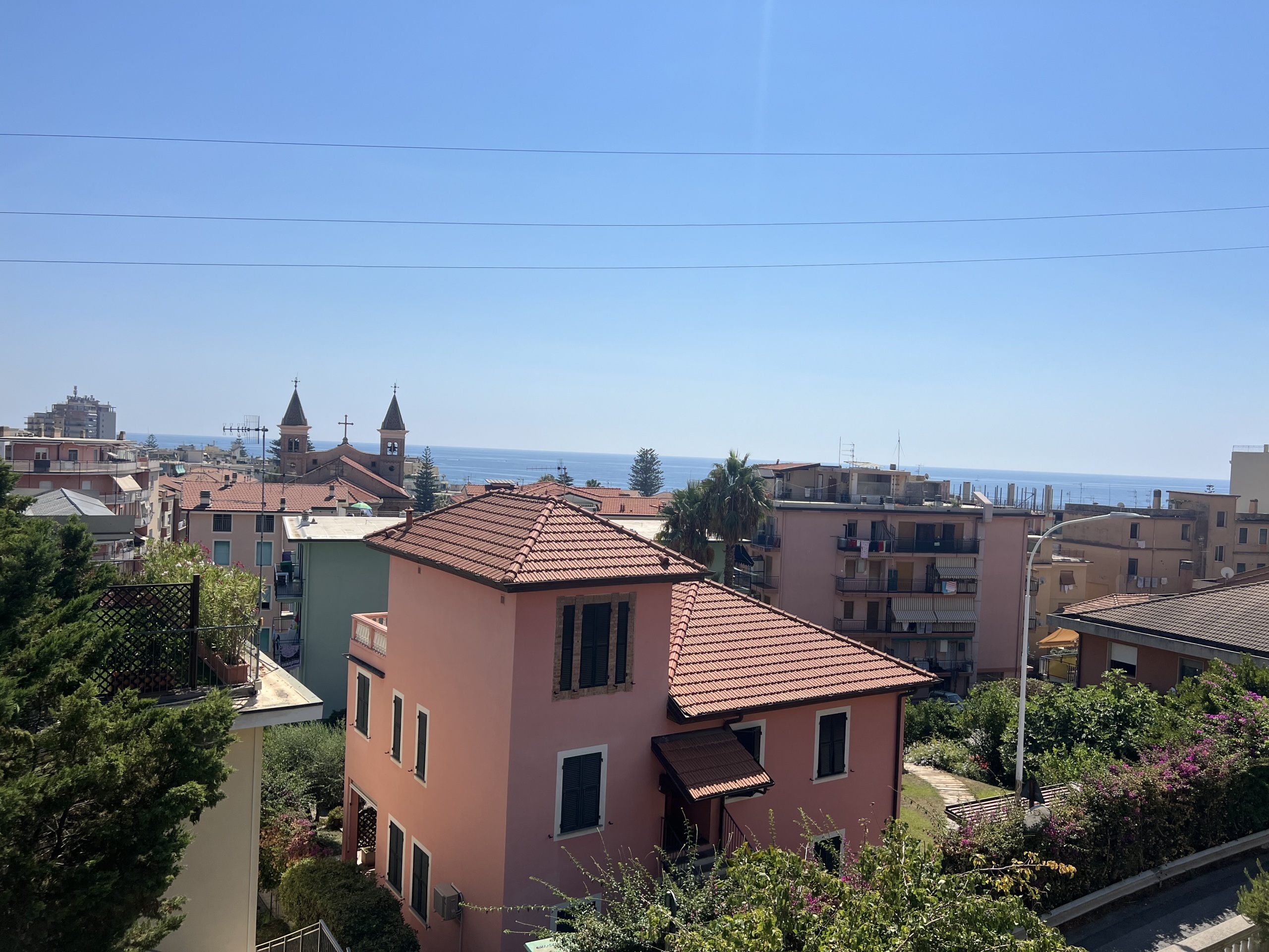 Appartamento con terrazzo in via castelletti, Taggia