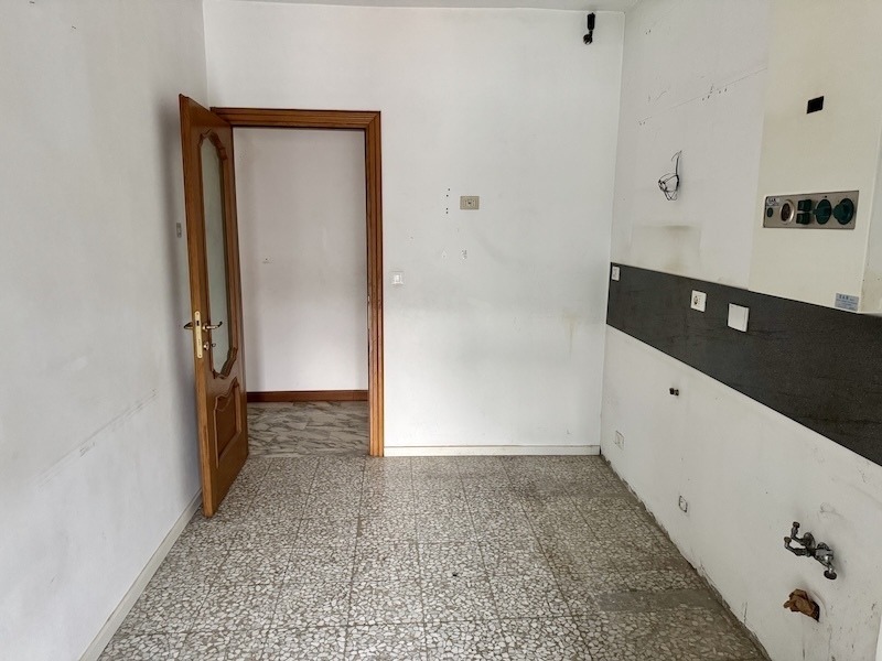 Quadrilocale da ristrutturare in via galileo galilei, San Remo