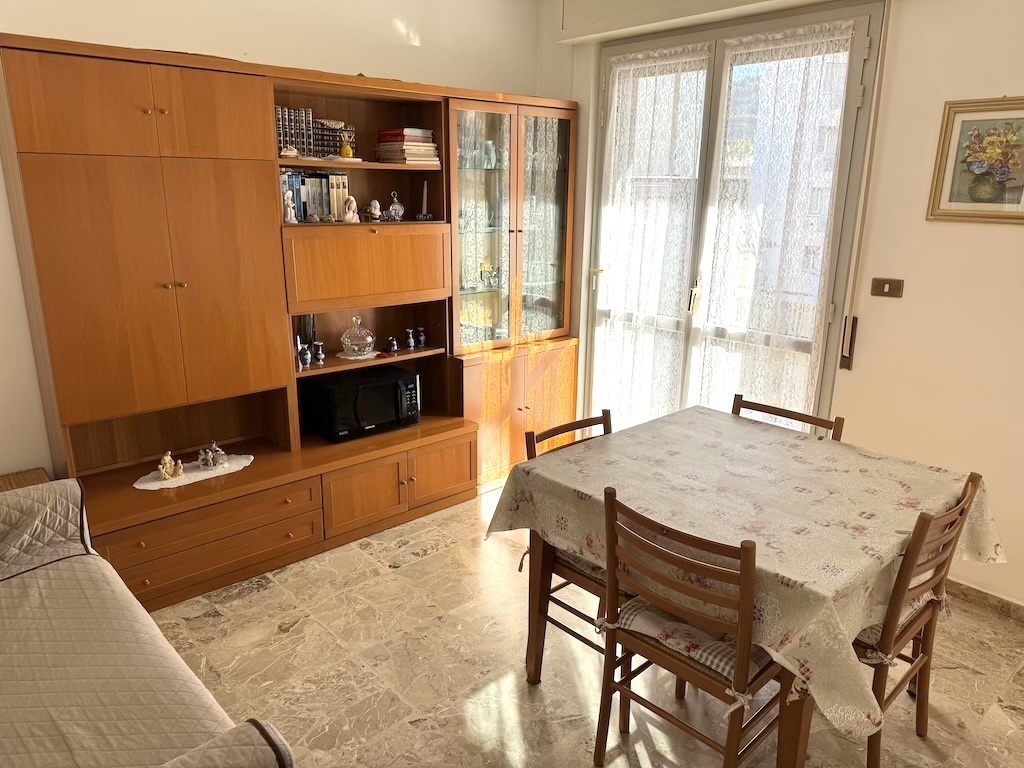 Bilocale con box in via papa giovanni xxiii, Taggia