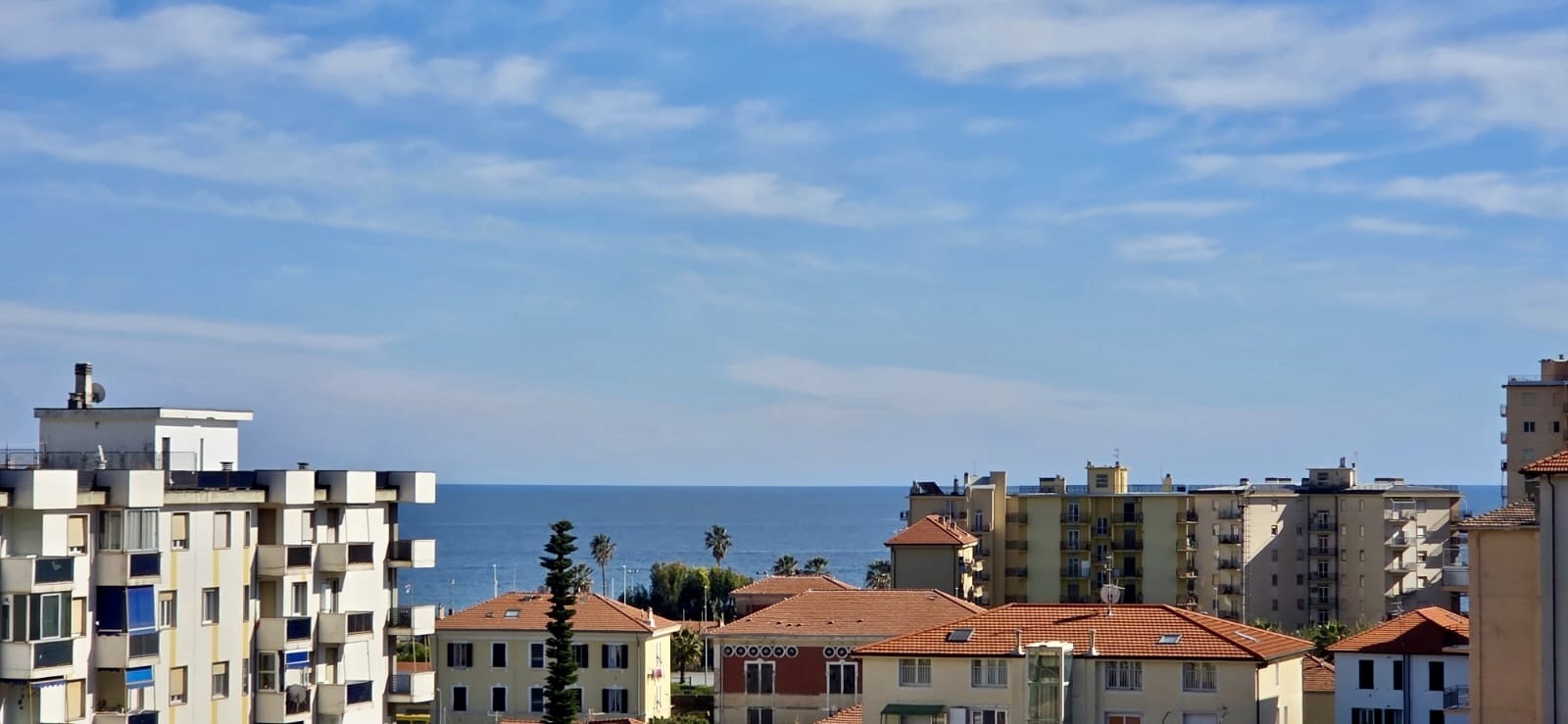 Bilocale vista mare in via san francesco, Taggia