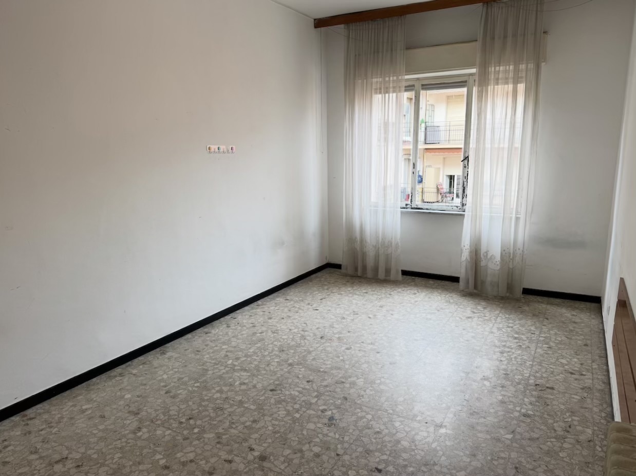 Appartamento con terrazzo in via nino pesce, Taggia