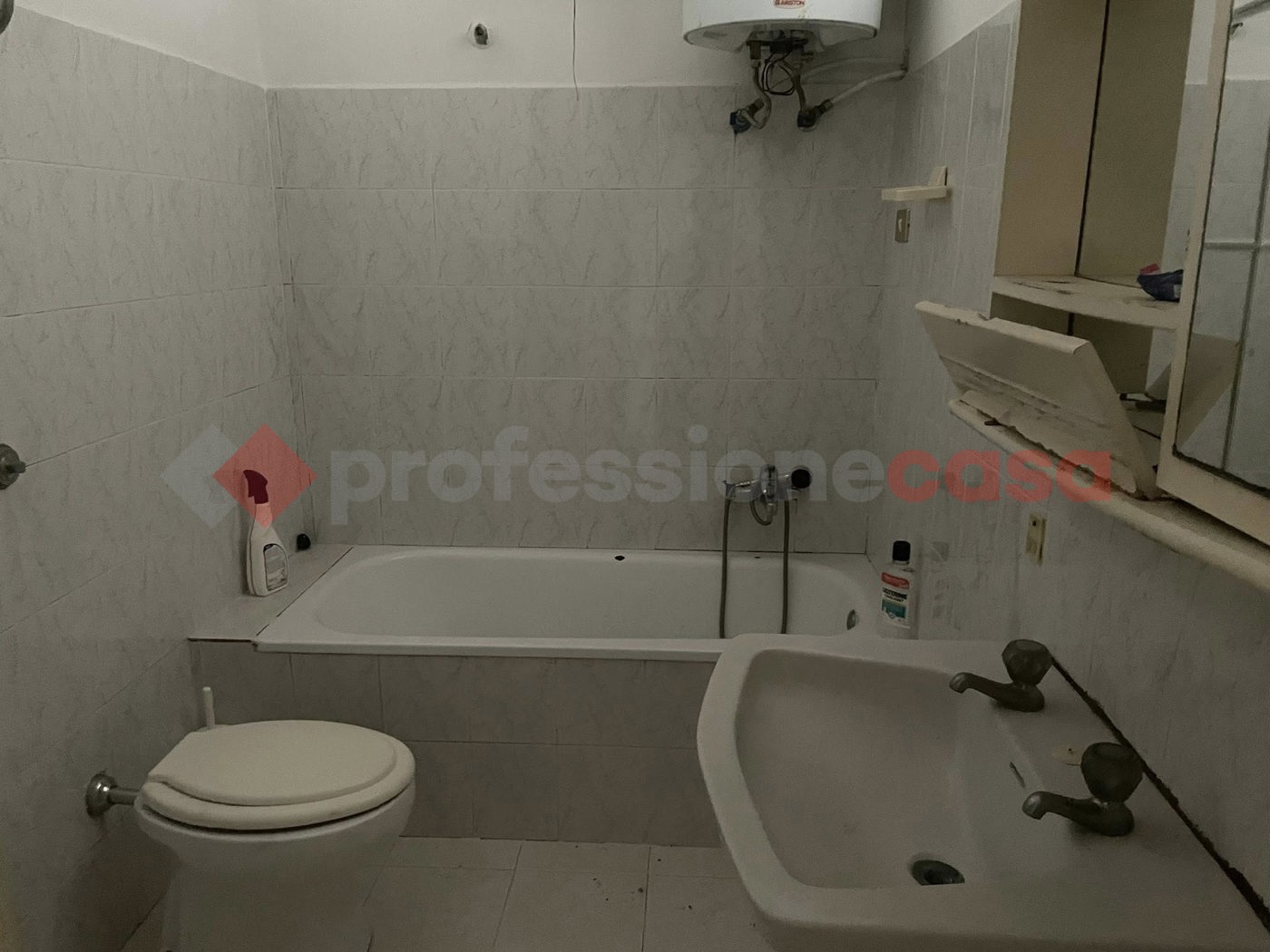 Stabile/Palazzo in vendita a Bellona