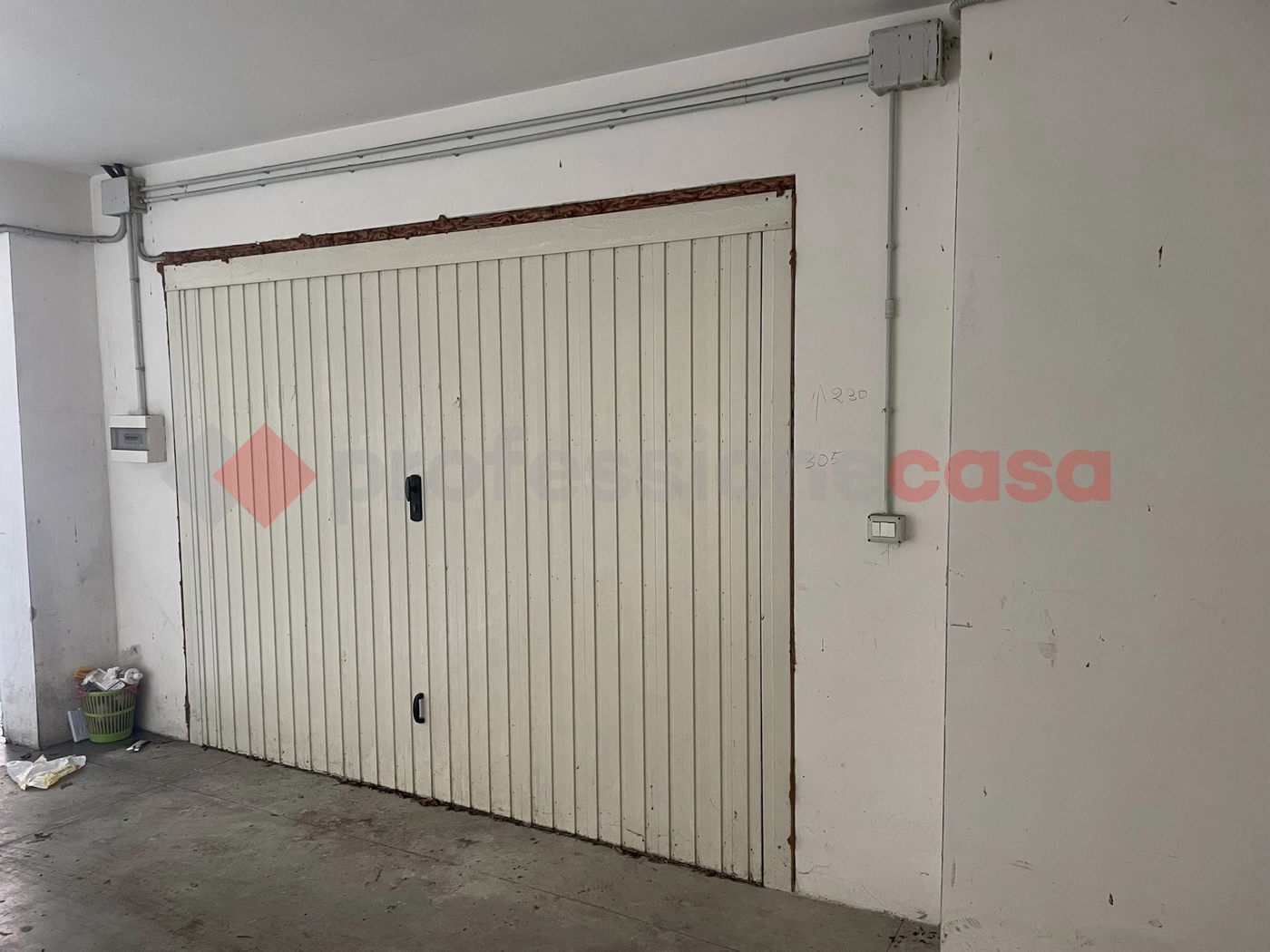 Box/Garage 120mq in vendita a Vitulazio