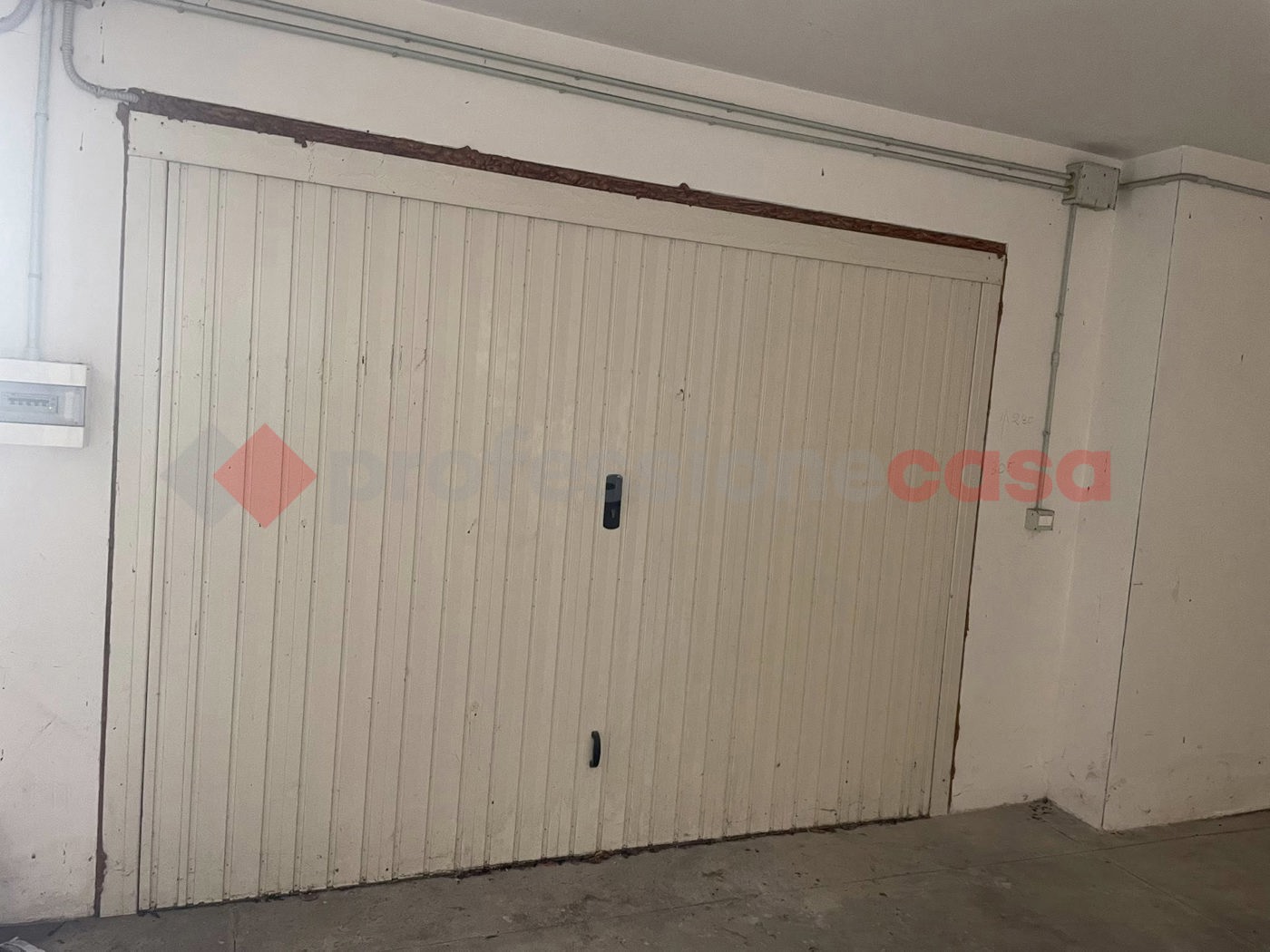 Box/Garage 120mq in vendita a Vitulazio