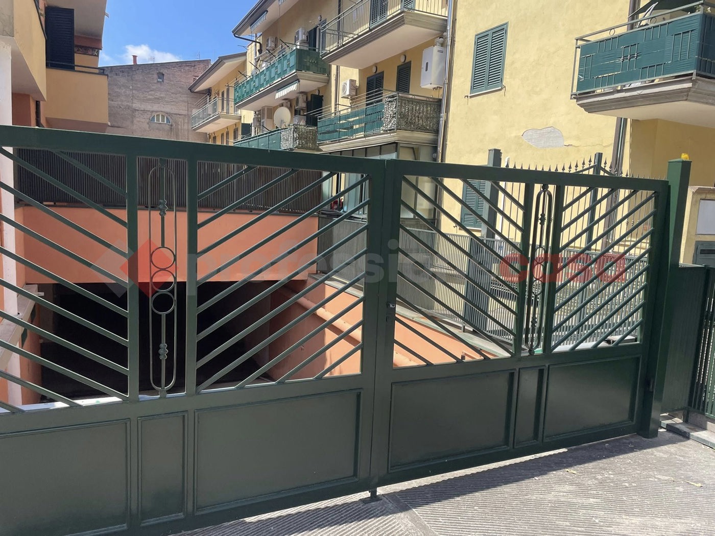 Box/Garage 120mq in vendita a Vitulazio