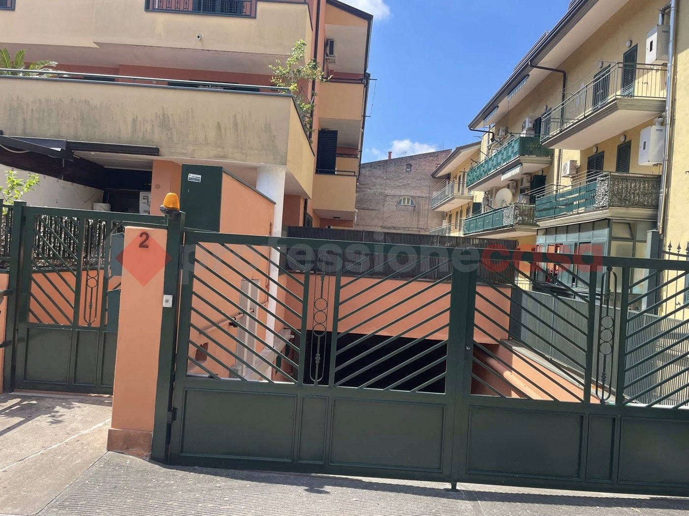 Box/Garage 120mq in vendita a Vitulazio