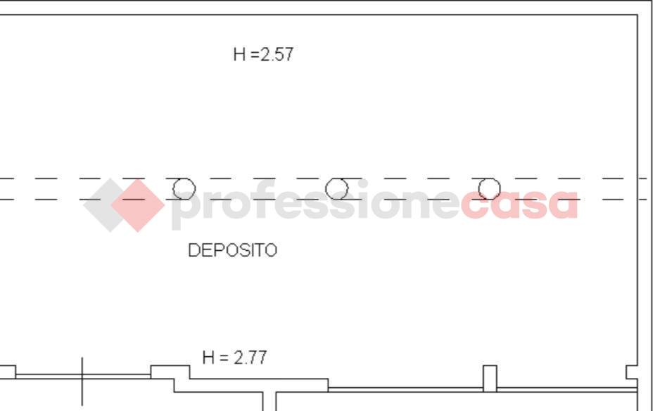 Box/Garage 120mq in vendita a Vitulazio