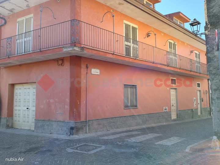Stabile/Palazzo in vendita a Pastorano