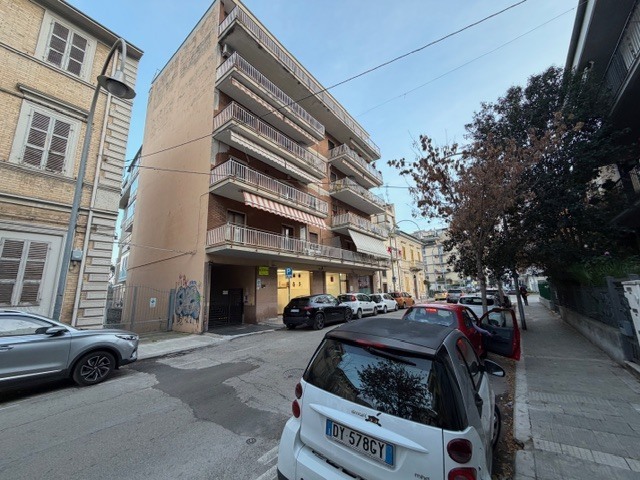 Box/Garage 60mq in vendita in via ugo bassi 87, San Benedetto del Tronto