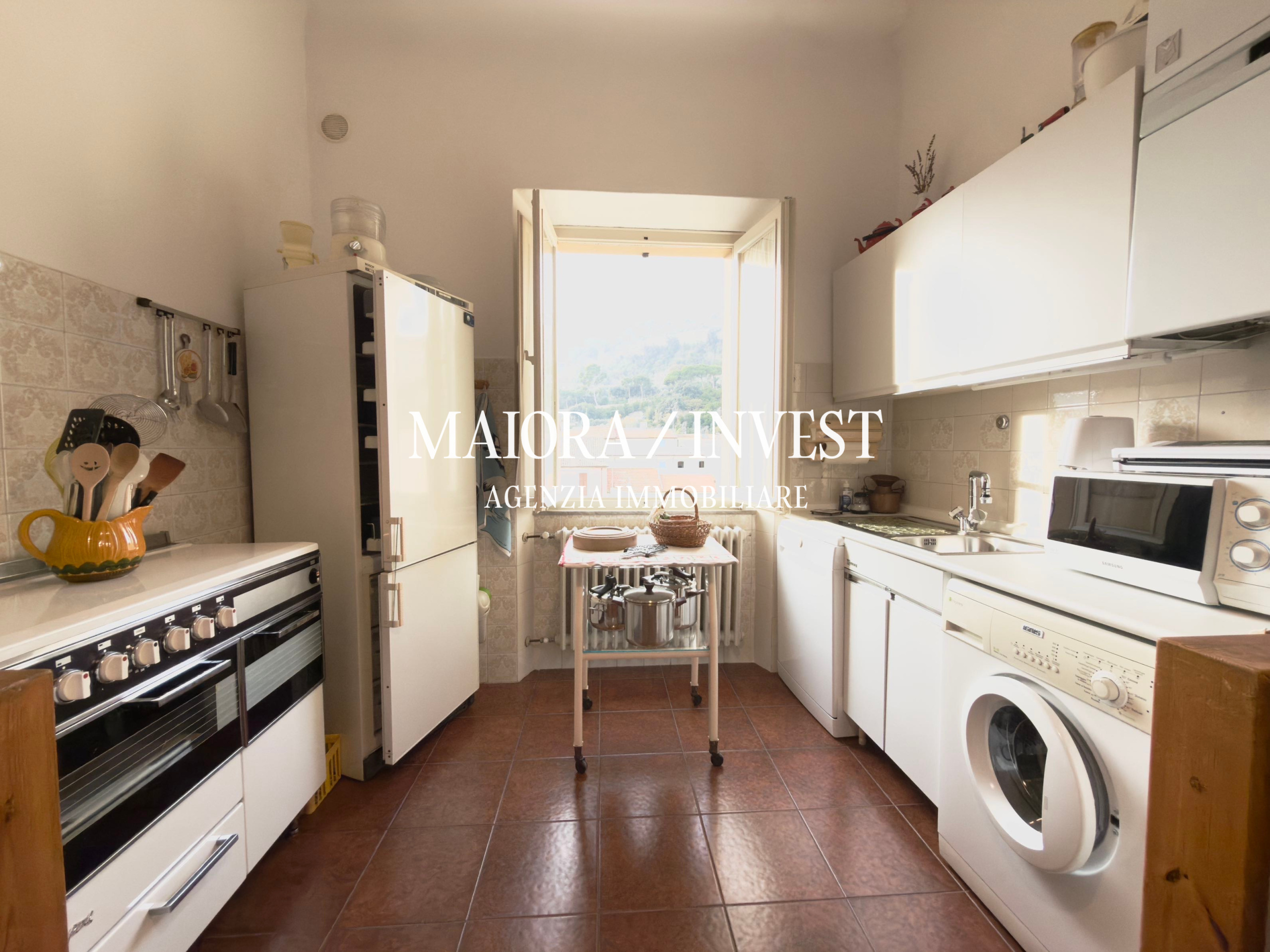 Appartamento con terrazzo in via crucioli, Grottammare