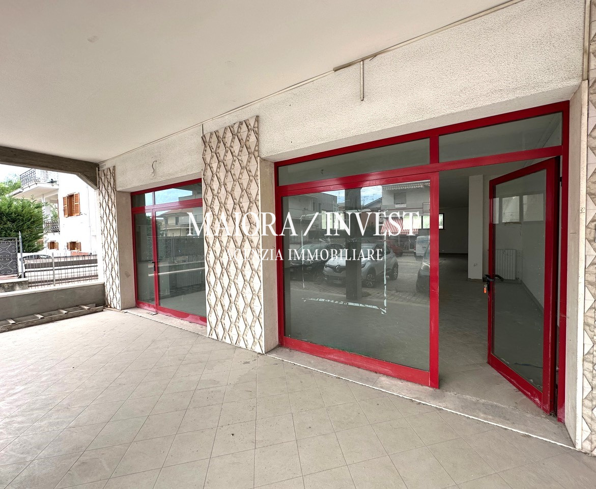 Locale commerciale in affitto a Martinsicuro