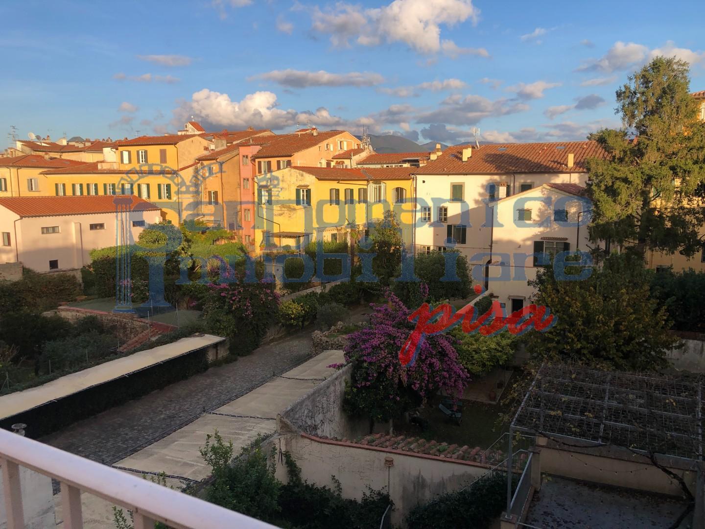 Attico con terrazzo, Pisa santa maria