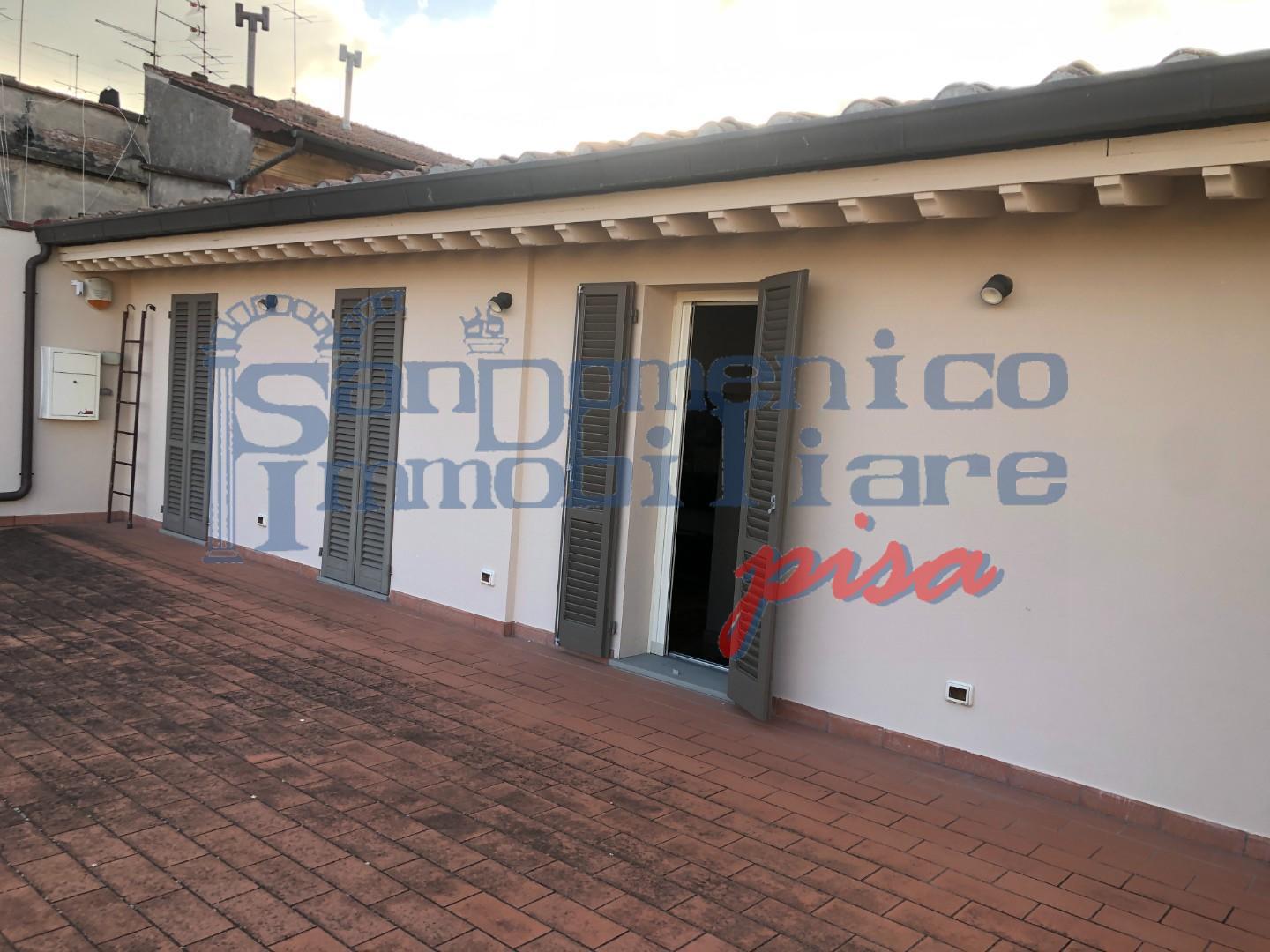 Attico con terrazzo, Pisa santa maria