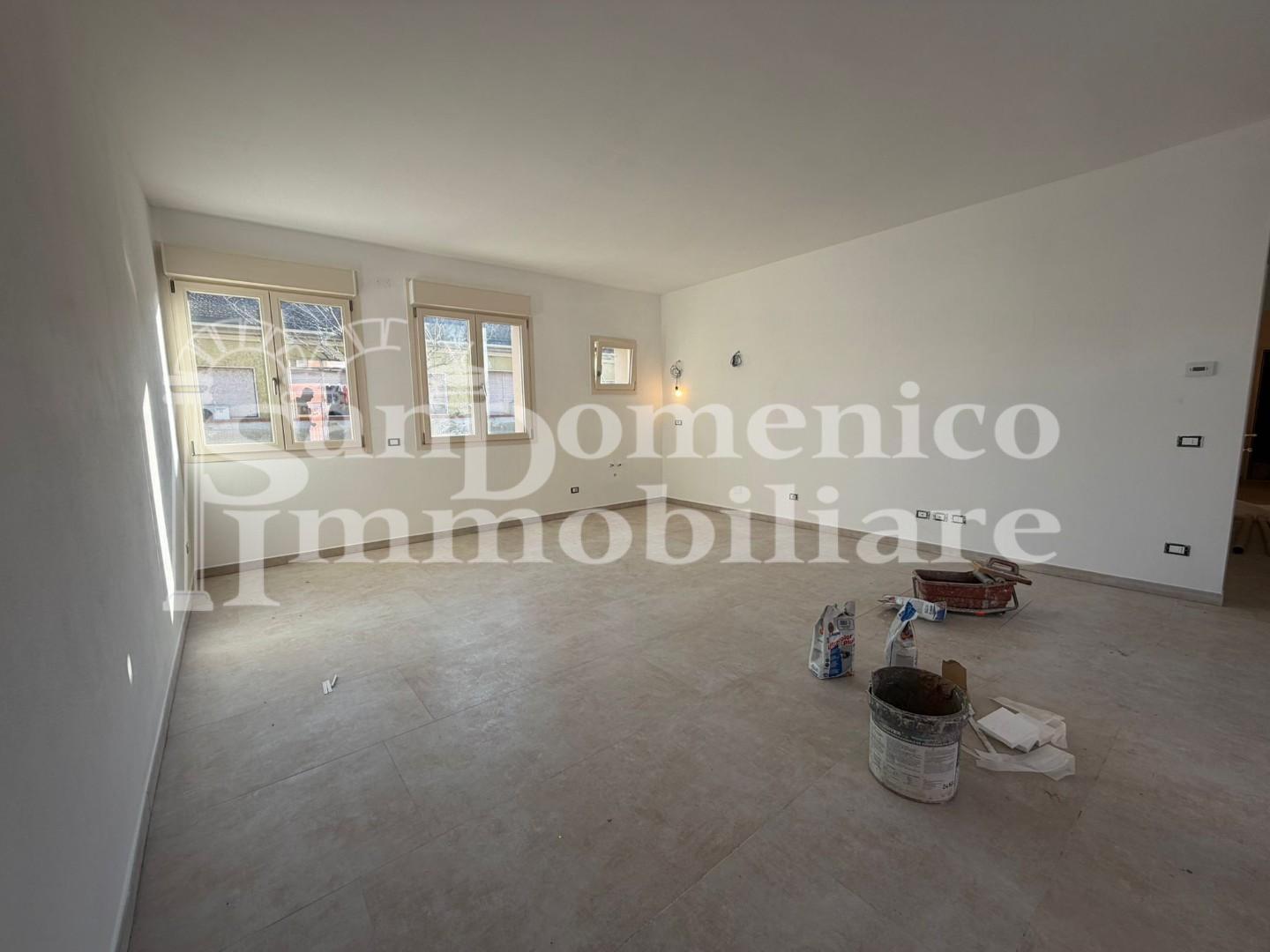 Quadrilocale con terrazzo a Cascina