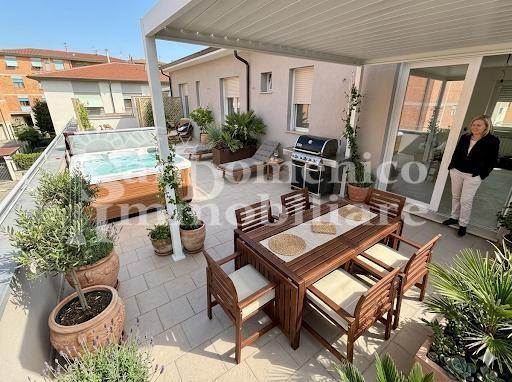 Appartamento con terrazzi a Cascina