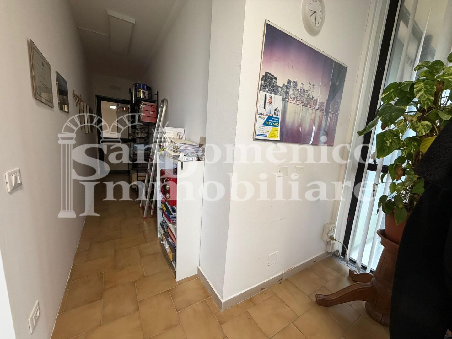 Ufficio in affitto a Cascina