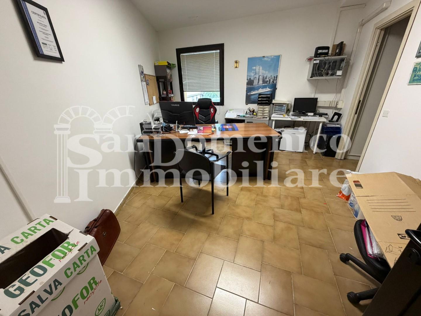 Ufficio in affitto a Cascina