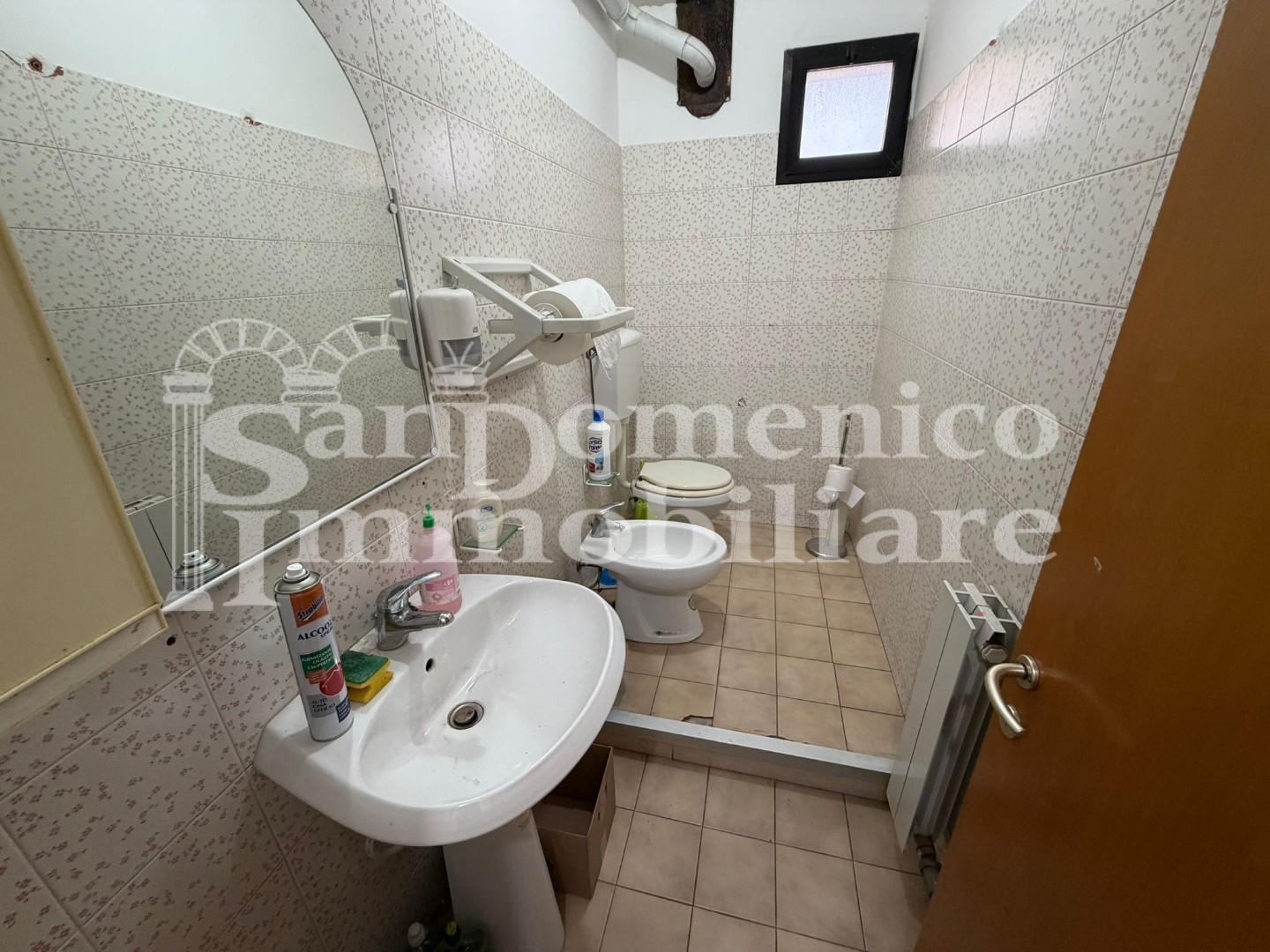 Ufficio in affitto a Cascina