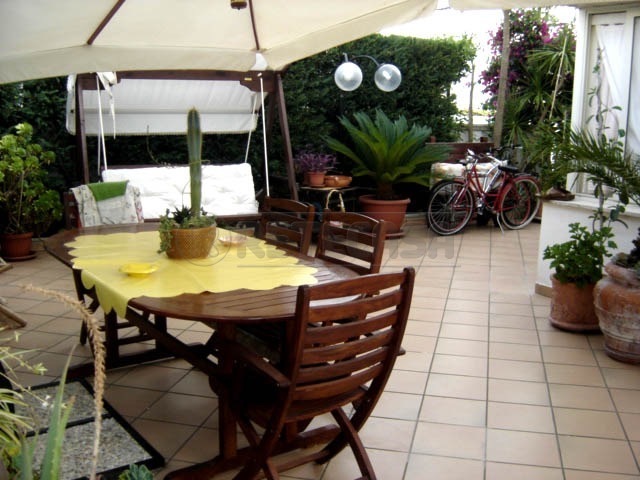 Villetta a schiera con giardino in via antonio venturi 27, Nard�