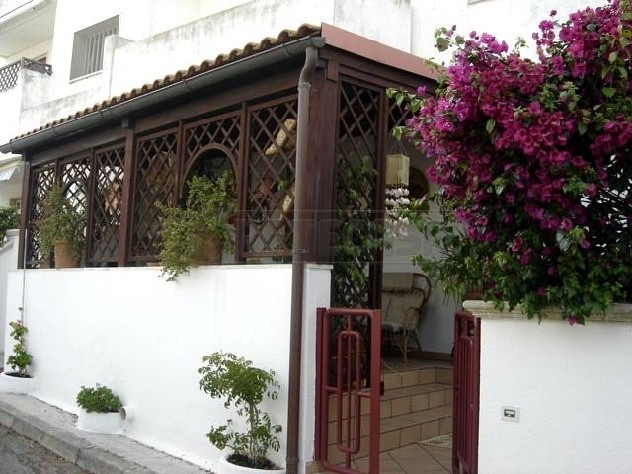 Villetta a schiera con giardino in via antonio venturi 27, Nard�