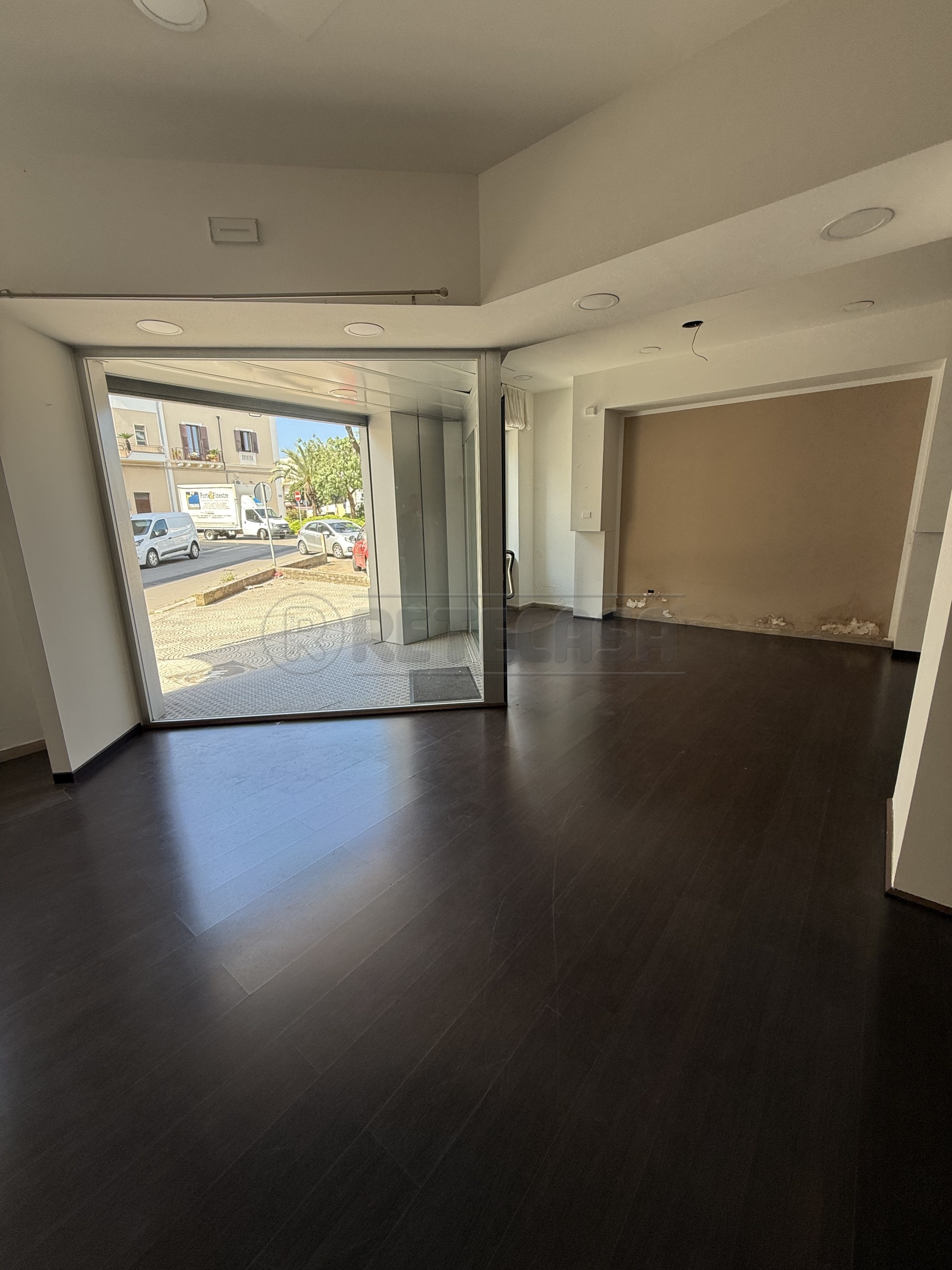 Locale commerciale in affitto in piazza giuseppe mazzini 16, Nard�