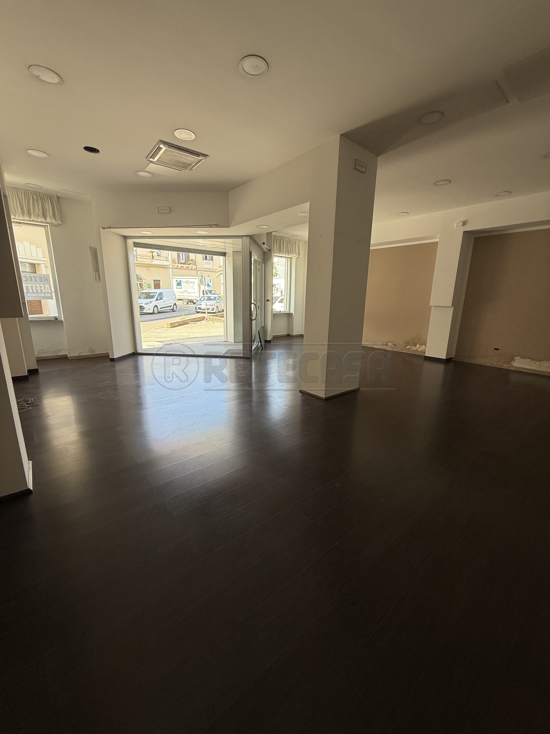 Locale commerciale in affitto in piazza giuseppe mazzini 16, Nard�