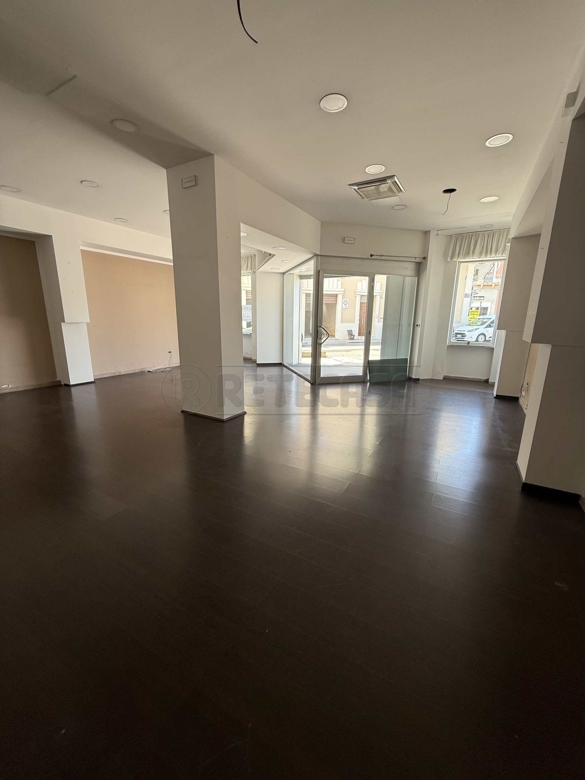 Locale commerciale in affitto in piazza giuseppe mazzini 16, Nard�