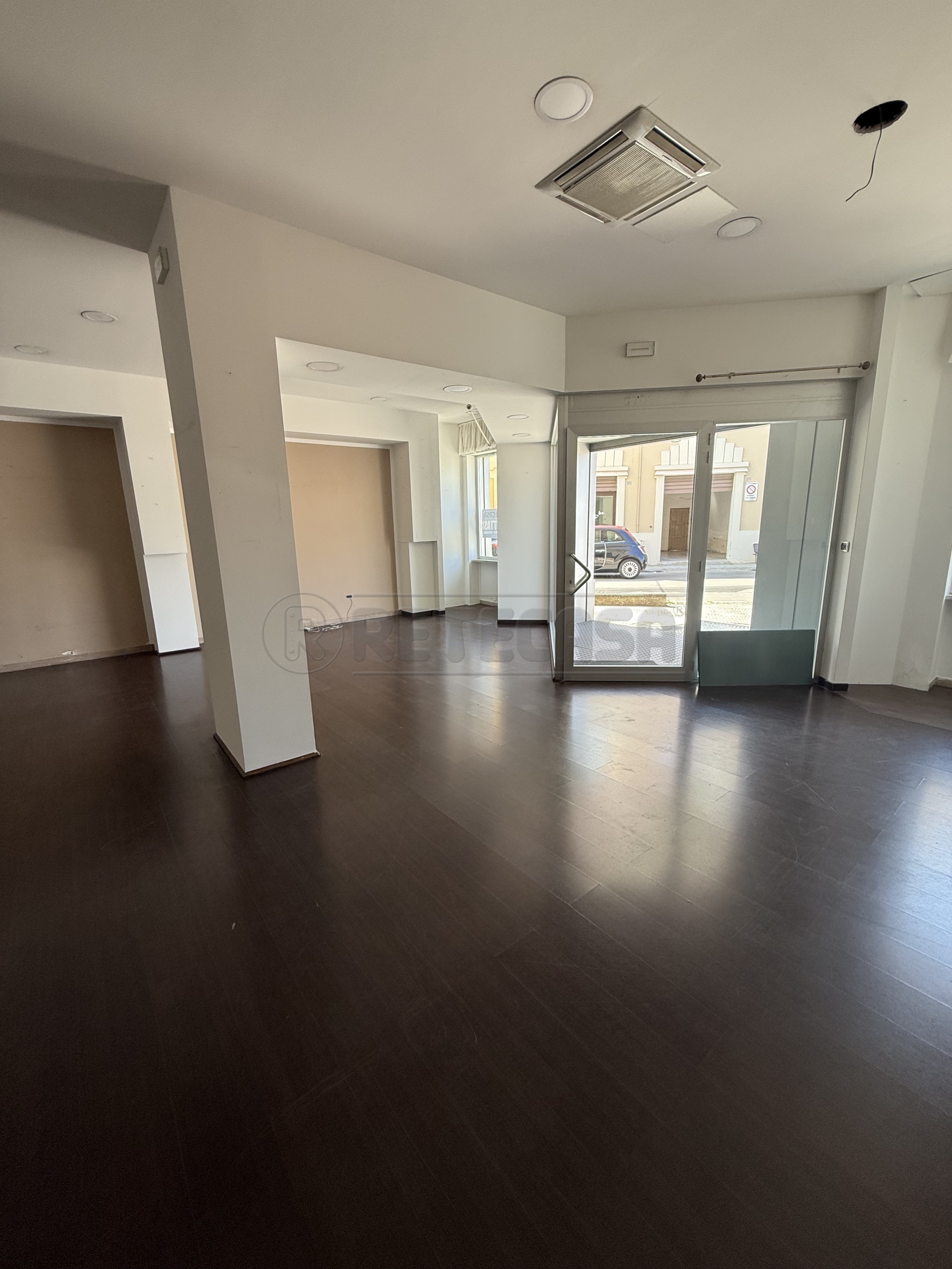 Locale commerciale in affitto in piazza giuseppe mazzini 16, Nard�