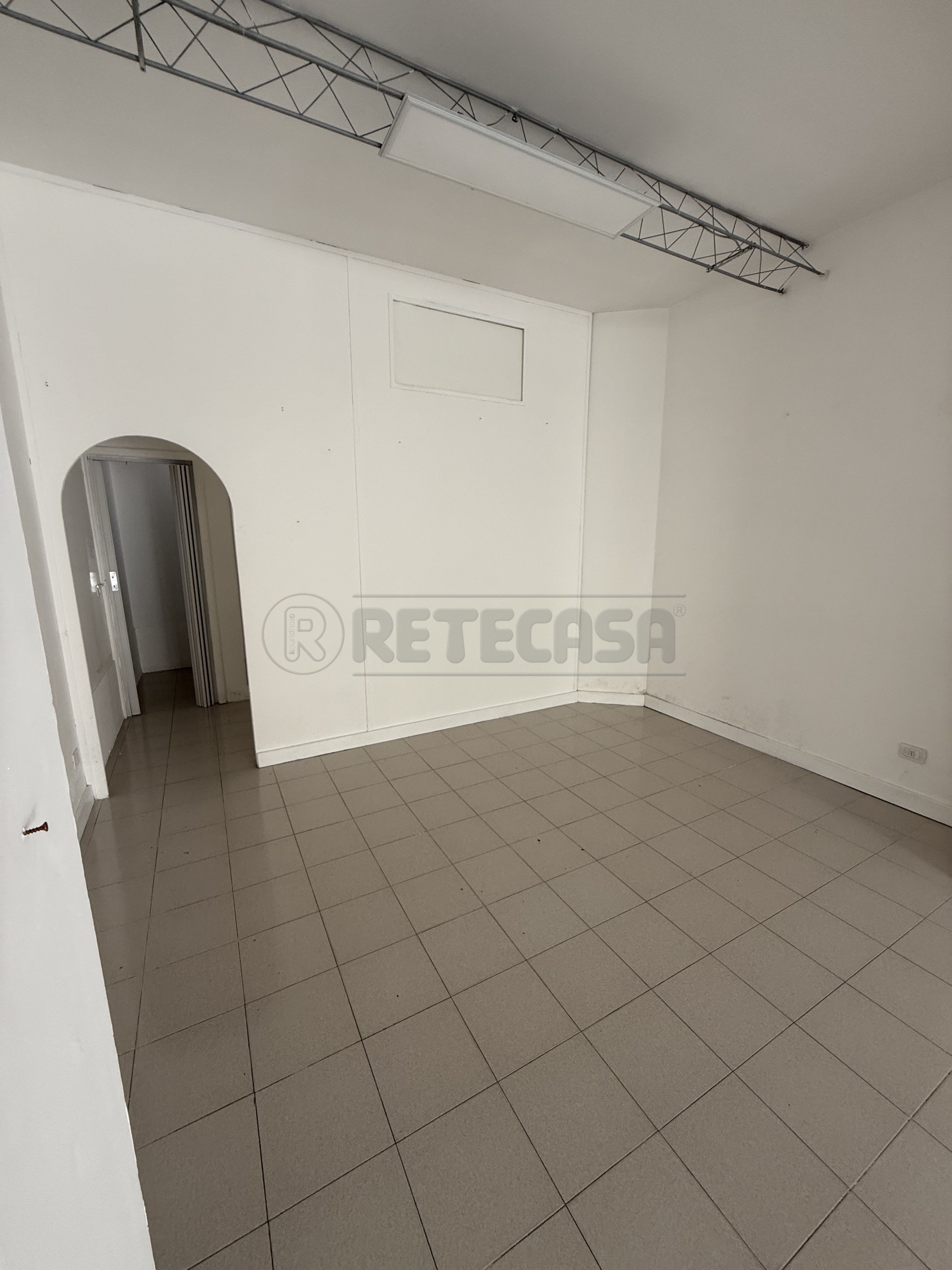 Locale commerciale in affitto in via generale cantore 6, Nard�
