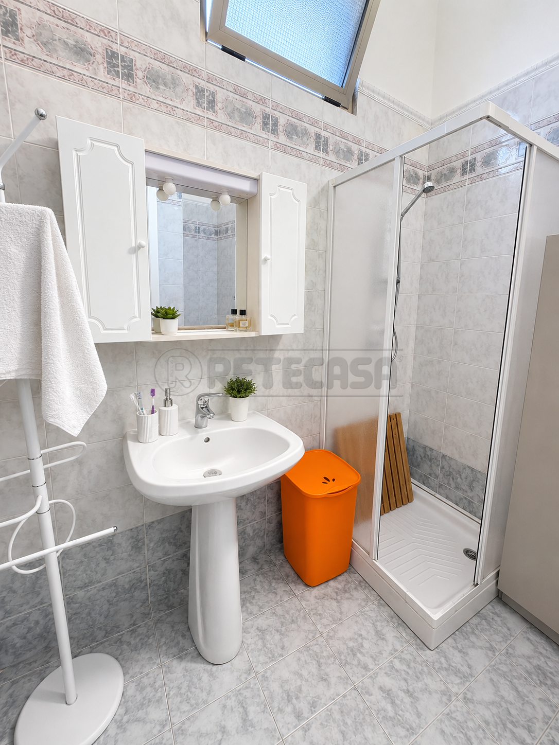 Quadrilocale con terrazzo in via pitagora 39, Nard�