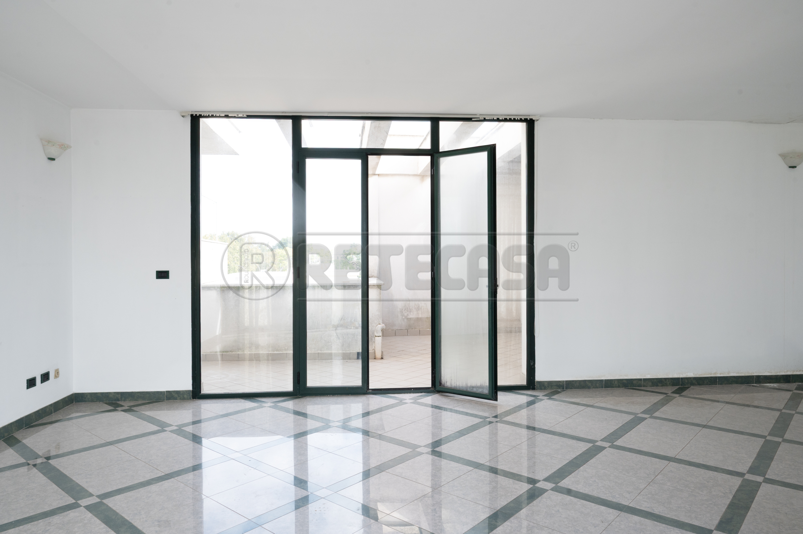 Attico con terrazzo in via pastrengo 1b, Nard�