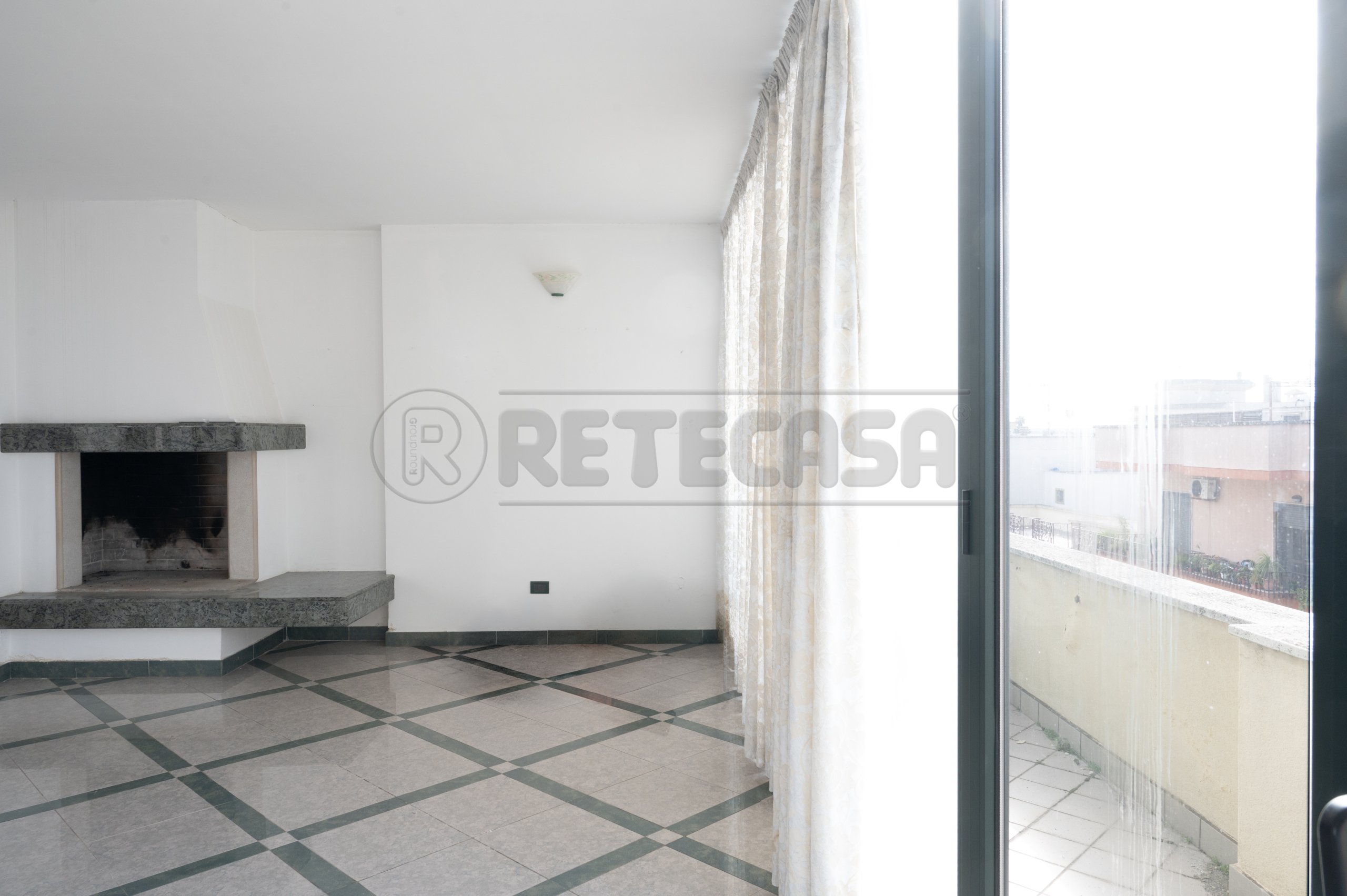 Attico con terrazzo in via pastrengo 1b, Nard�