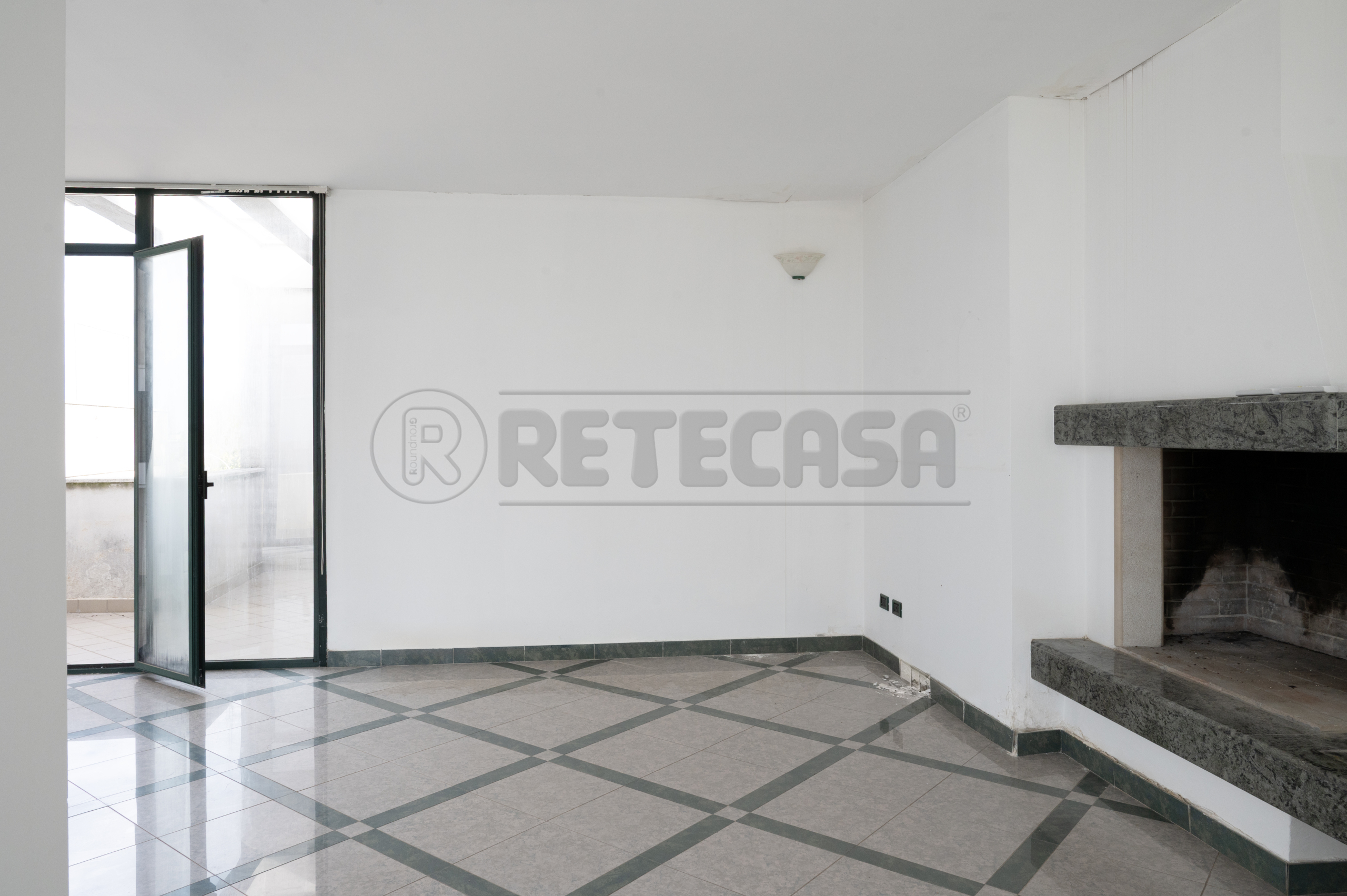 Attico con terrazzo in via pastrengo 1b, Nard�