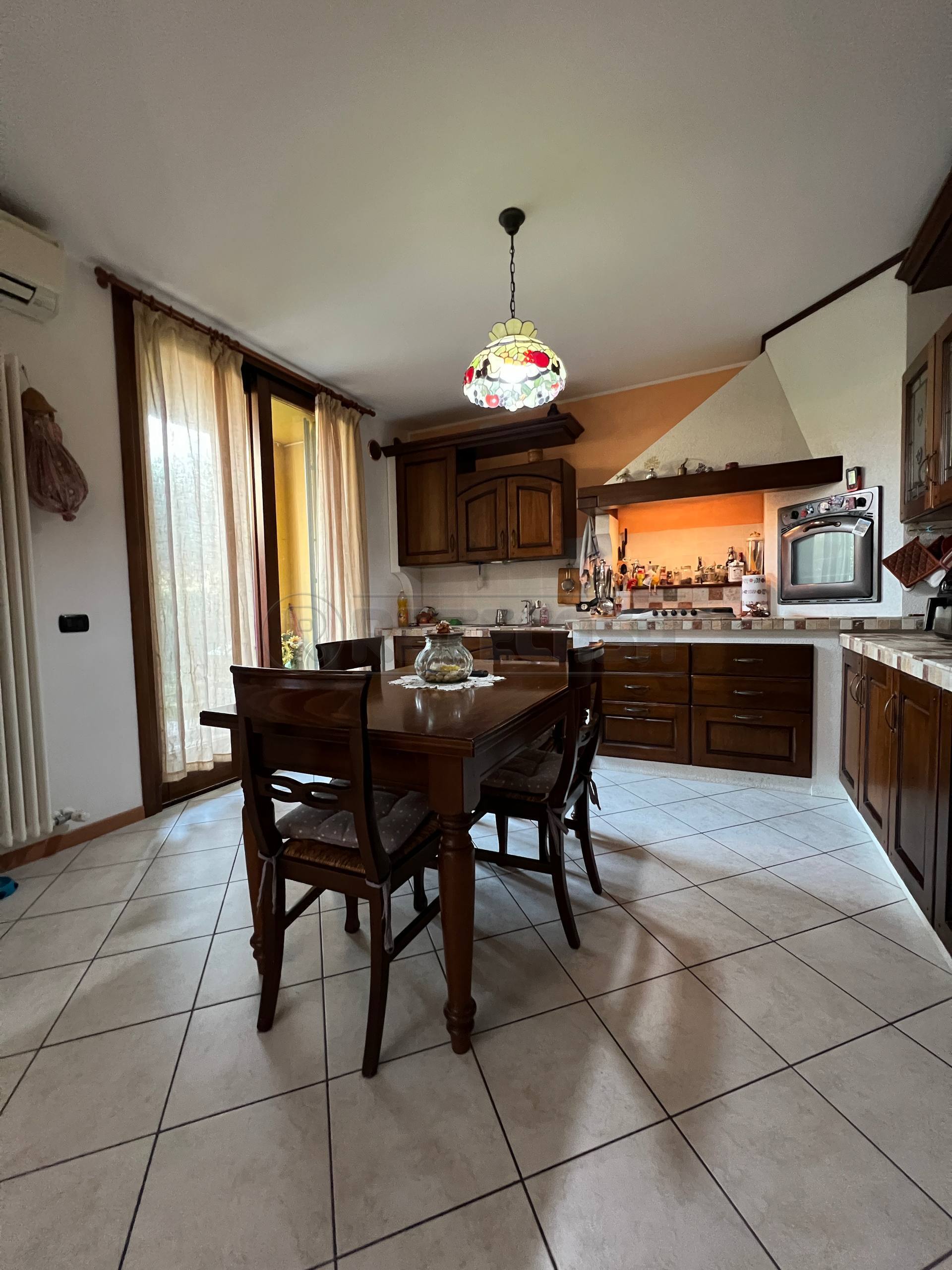 Appartamento con giardino in via silvio pellico 43, Sarego