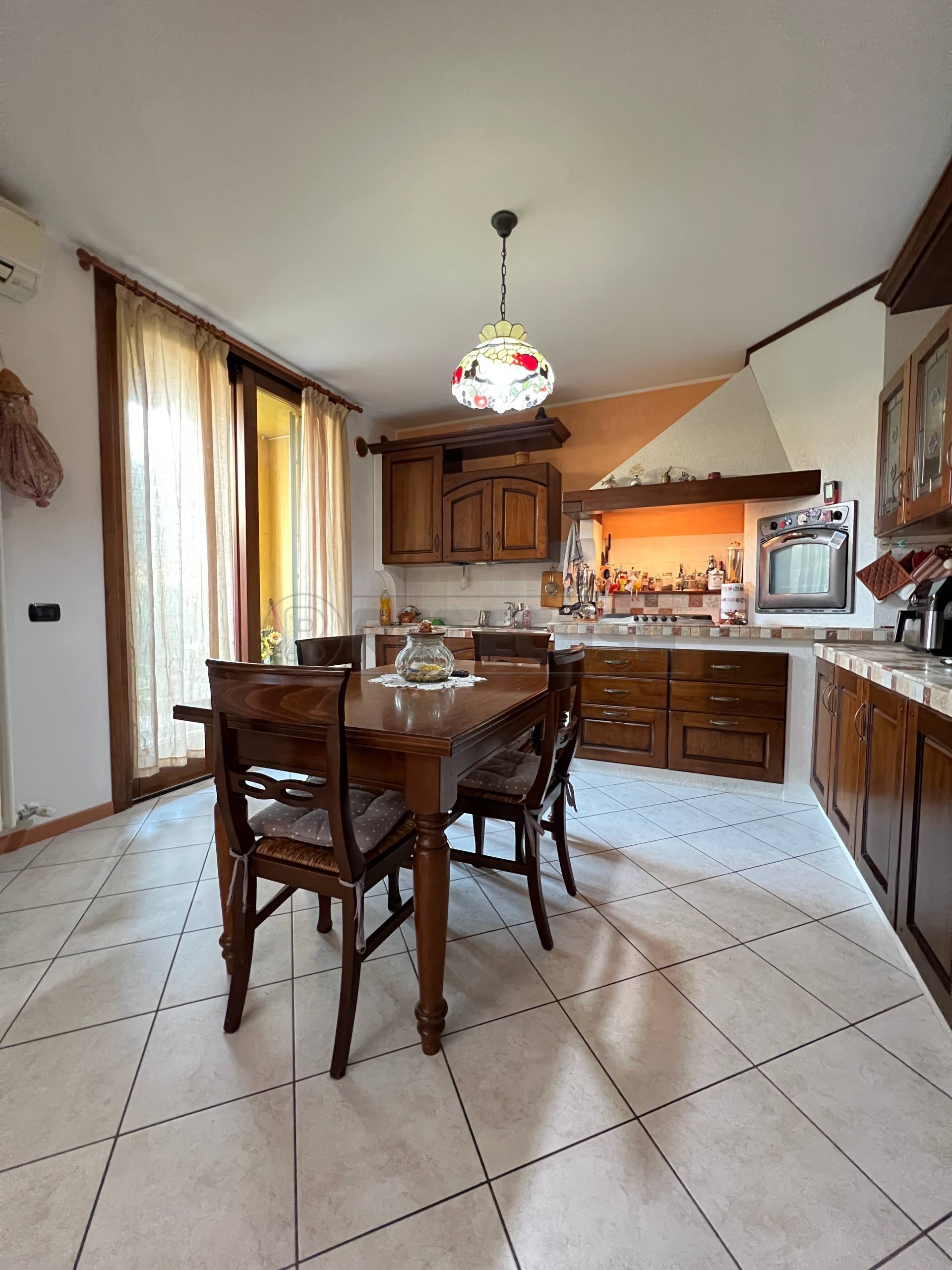 Appartamento con giardino in via silvio pellico 43, Sarego