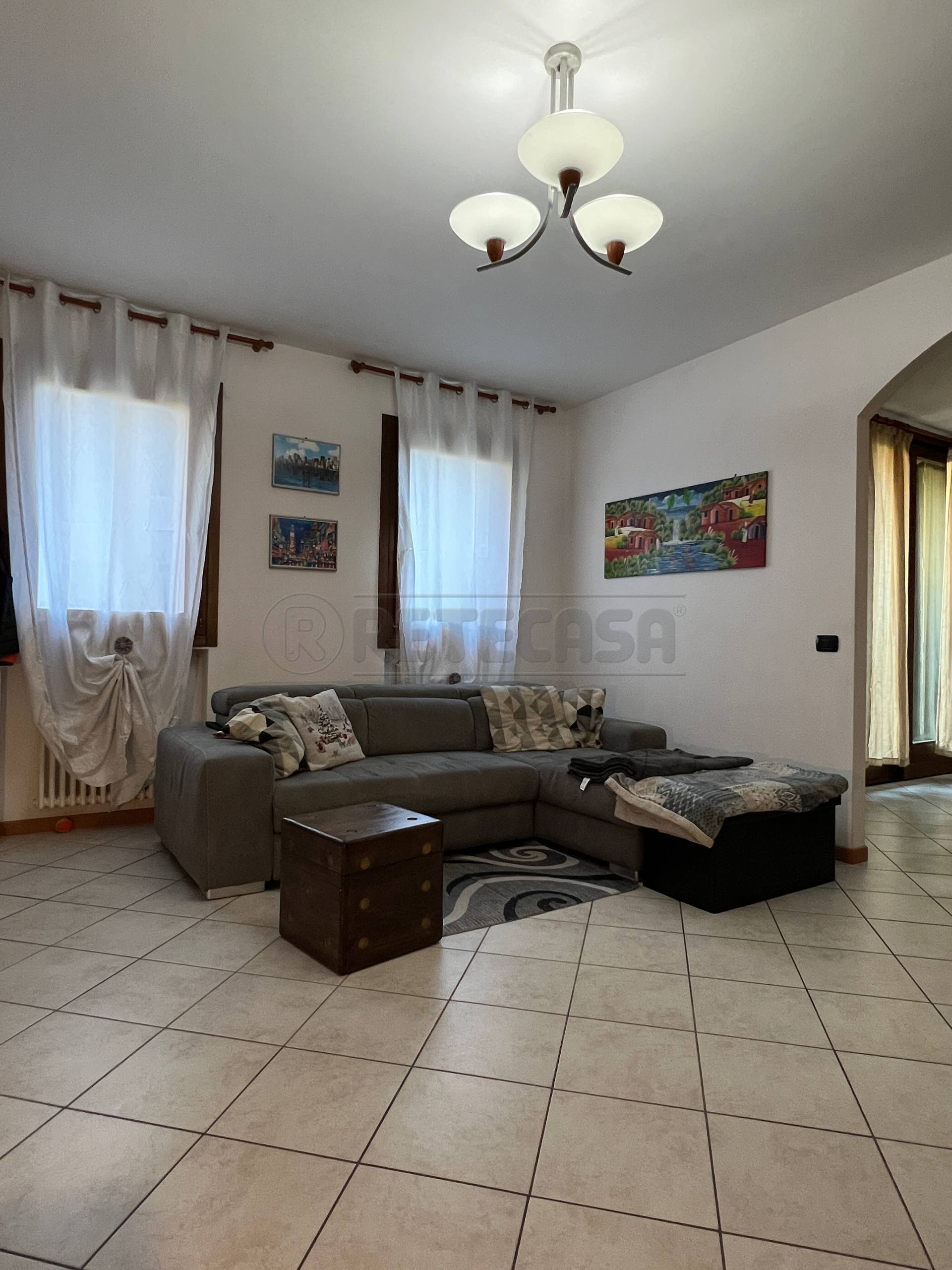 Appartamento con giardino in via silvio pellico 43, Sarego