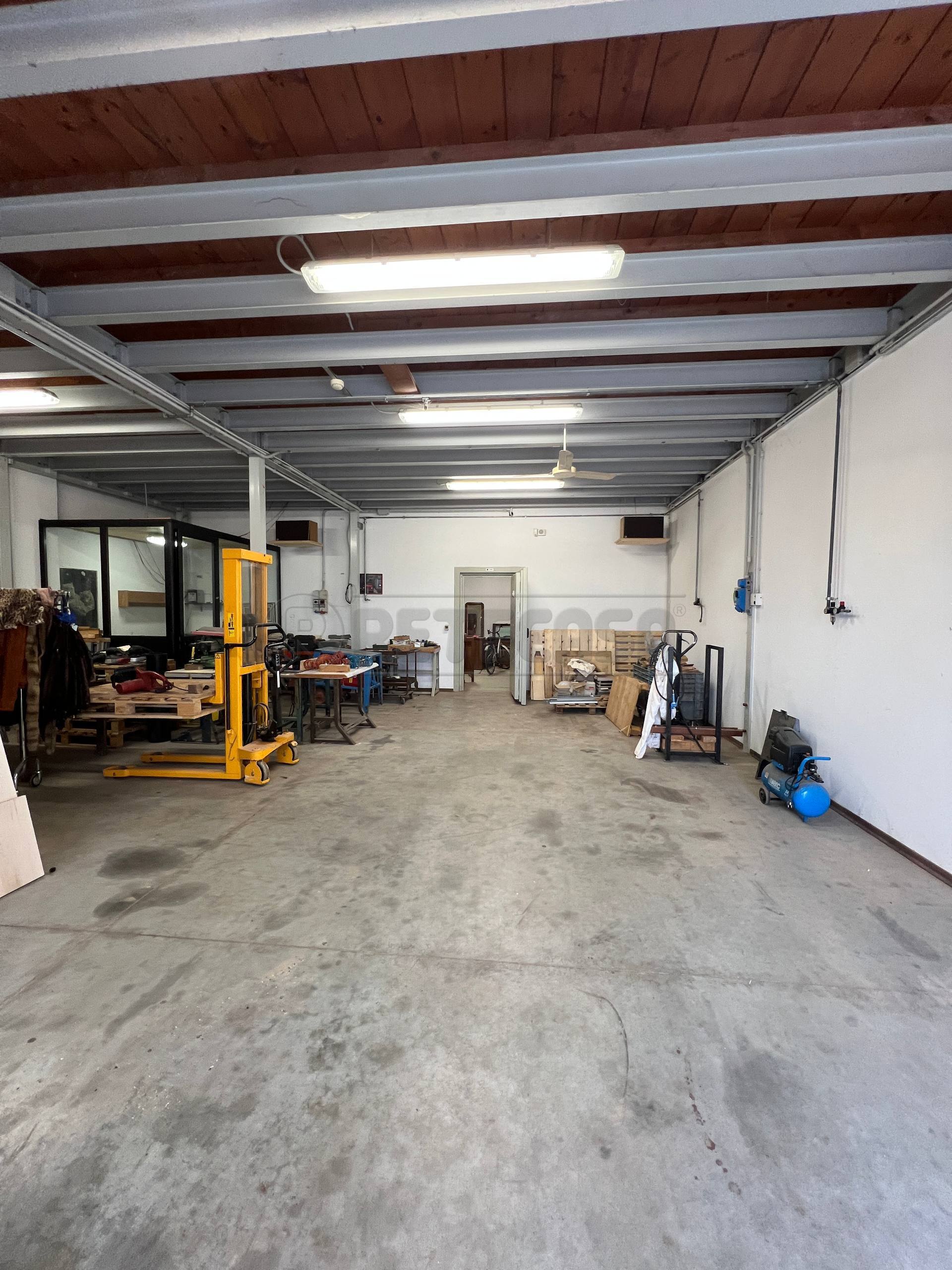 Capannone in affitto in via del progresso, Barbarano Mossano