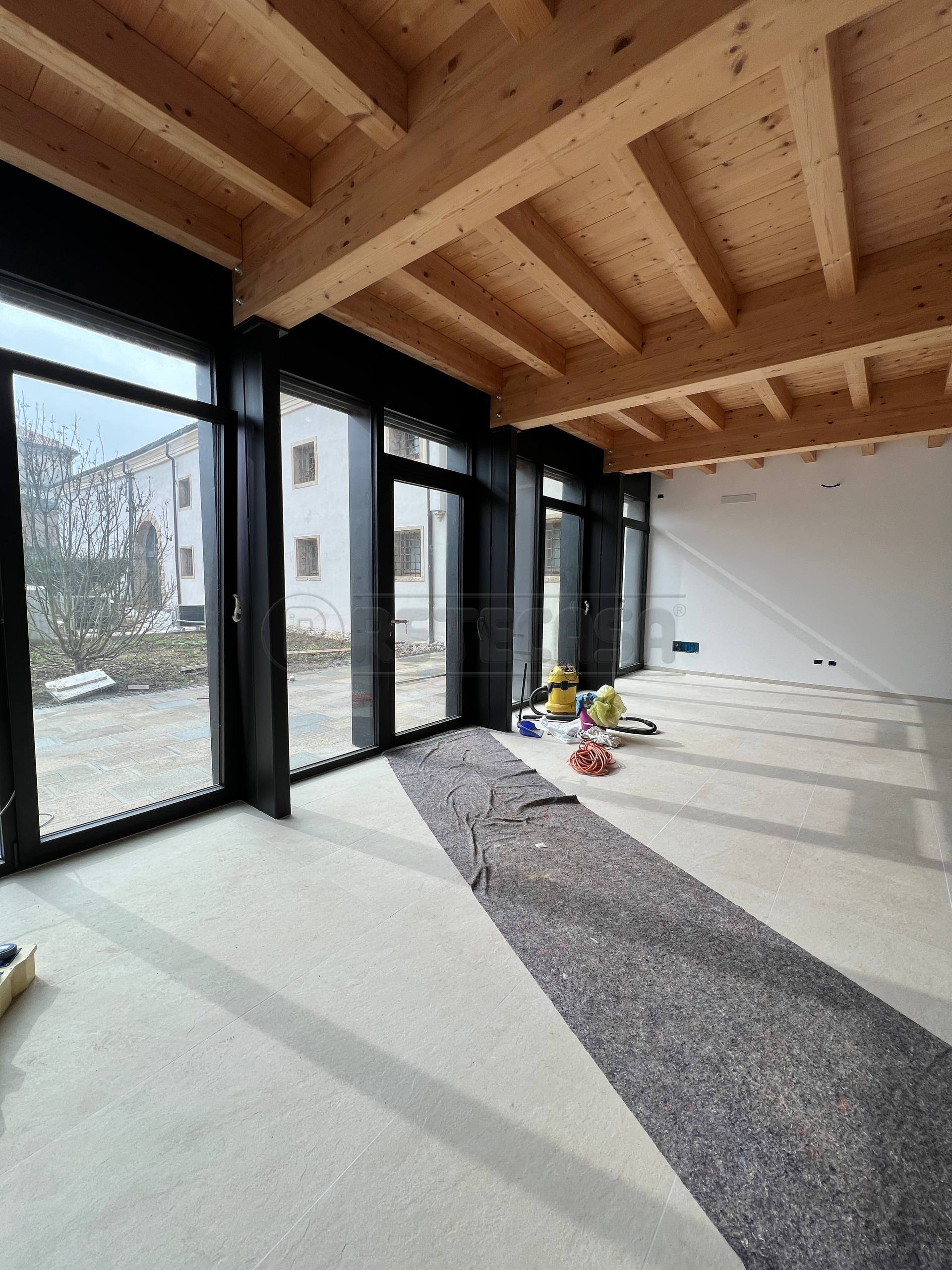 Locale commerciale ristrutturata in via riviera berica 45, Barbarano Mossano