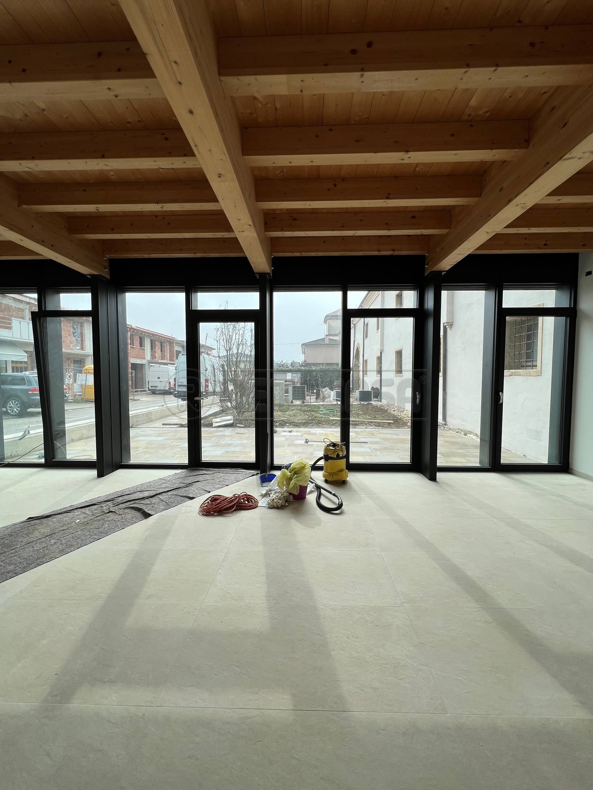 Locale commerciale ristrutturata in via riviera berica 45, Barbarano Mossano