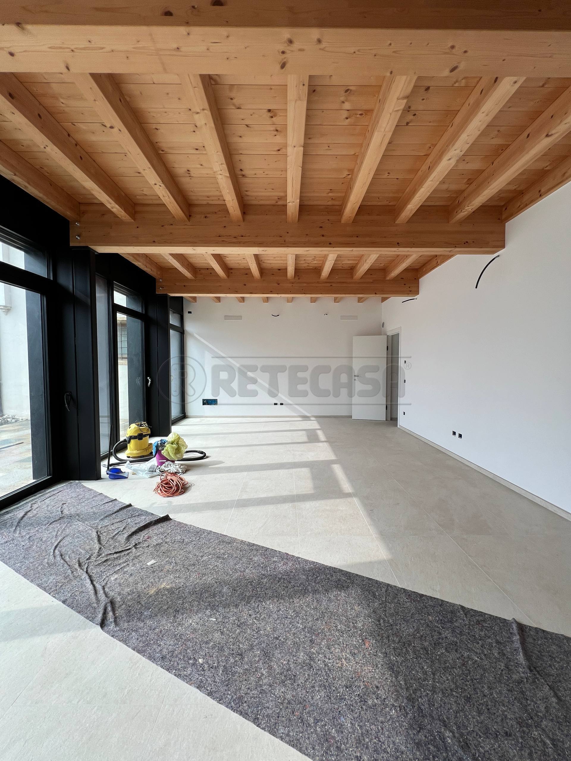 Locale commerciale ristrutturata in via riviera berica 45, Barbarano Mossano