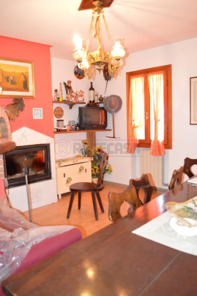 Casa indipendente in affitto in via caussi, Altissimo