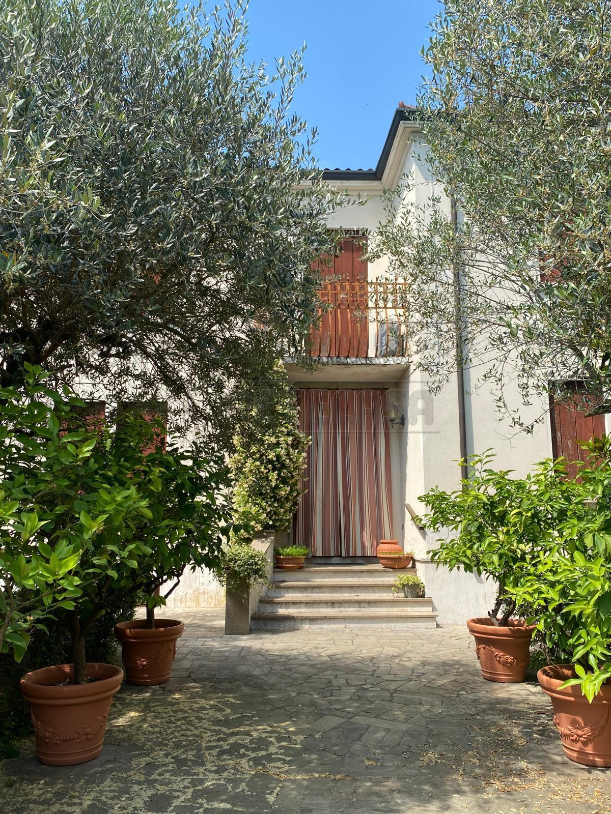 Villetta a schiera con giardino in via f. crispi 15, Barbarano Mossano