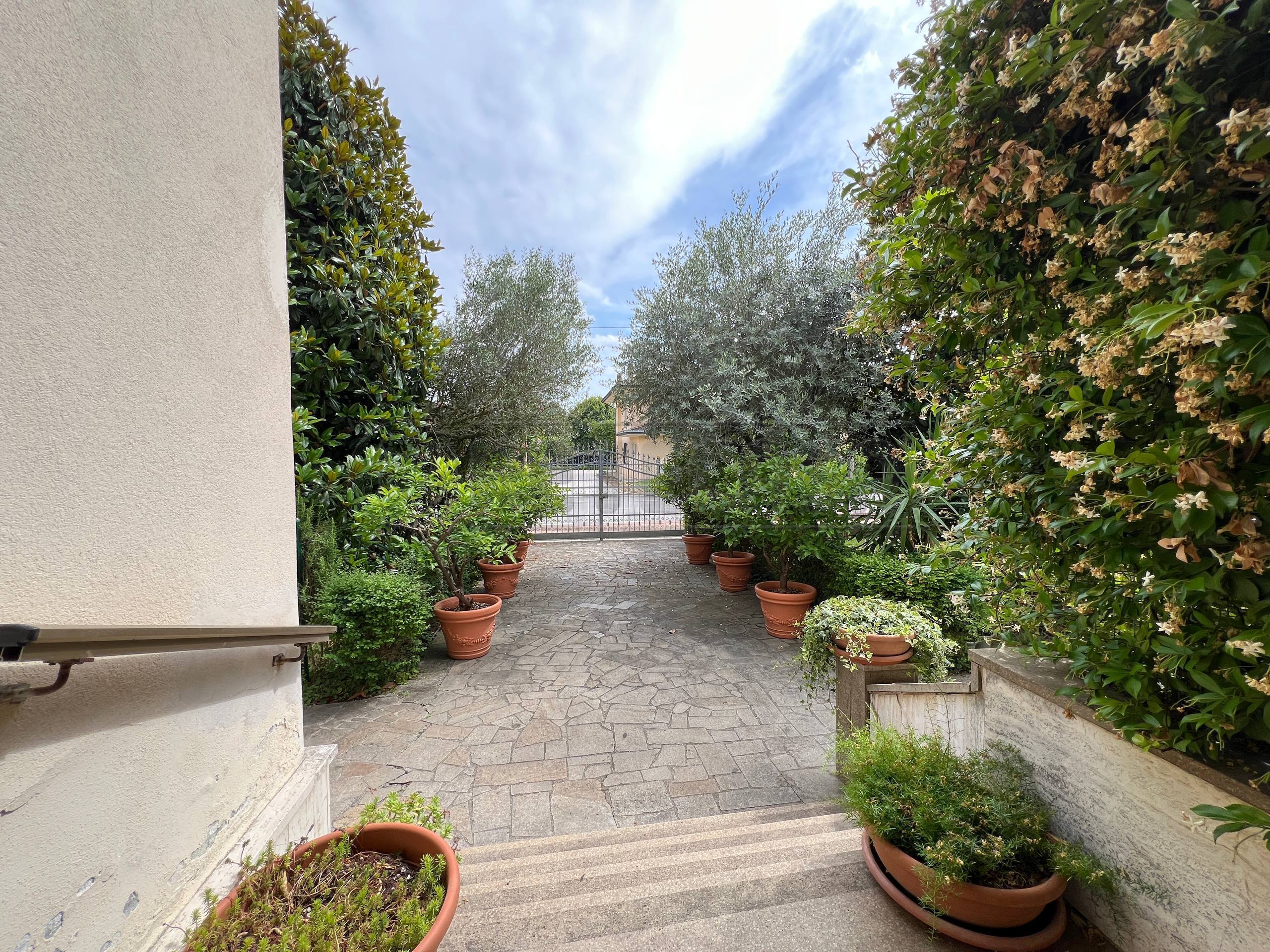 Villetta a schiera con giardino in via f. crispi 15, Barbarano Mossano