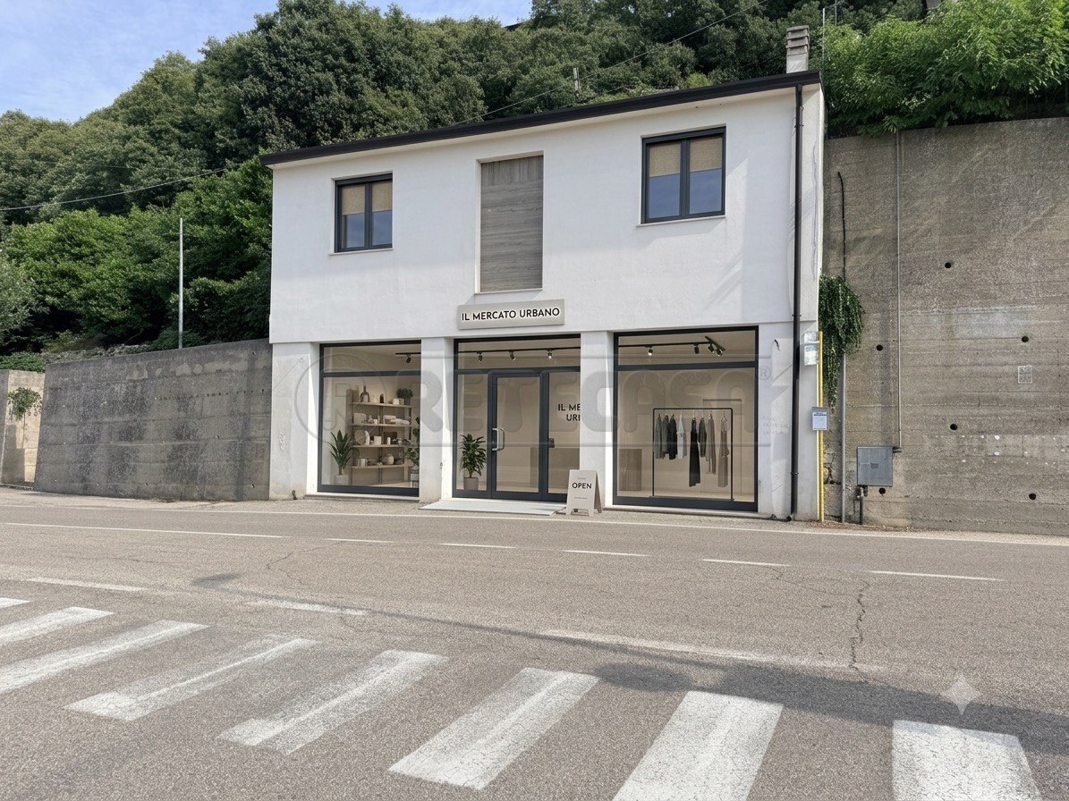 Magazzino nuovo in piazza roma, Val Liona
