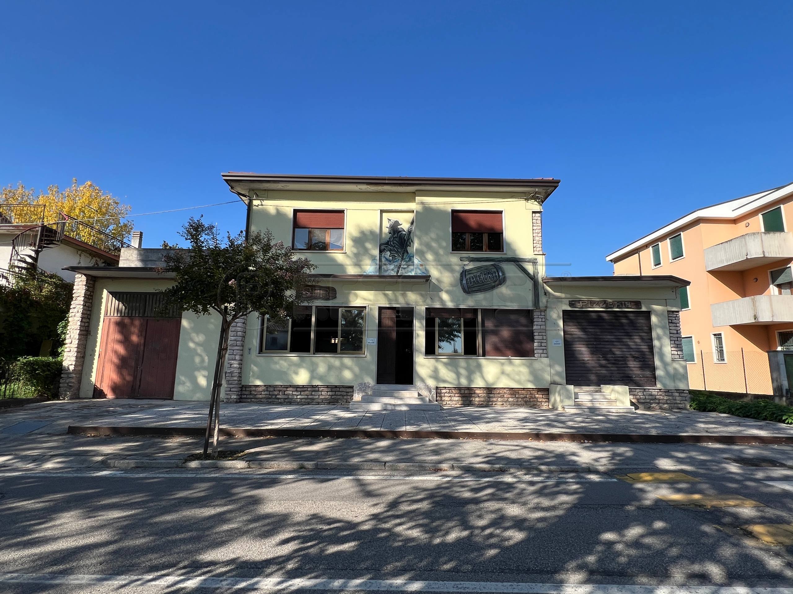 Casa indipendente con terrazzi in via riviera berica 45, Barbarano Mossano