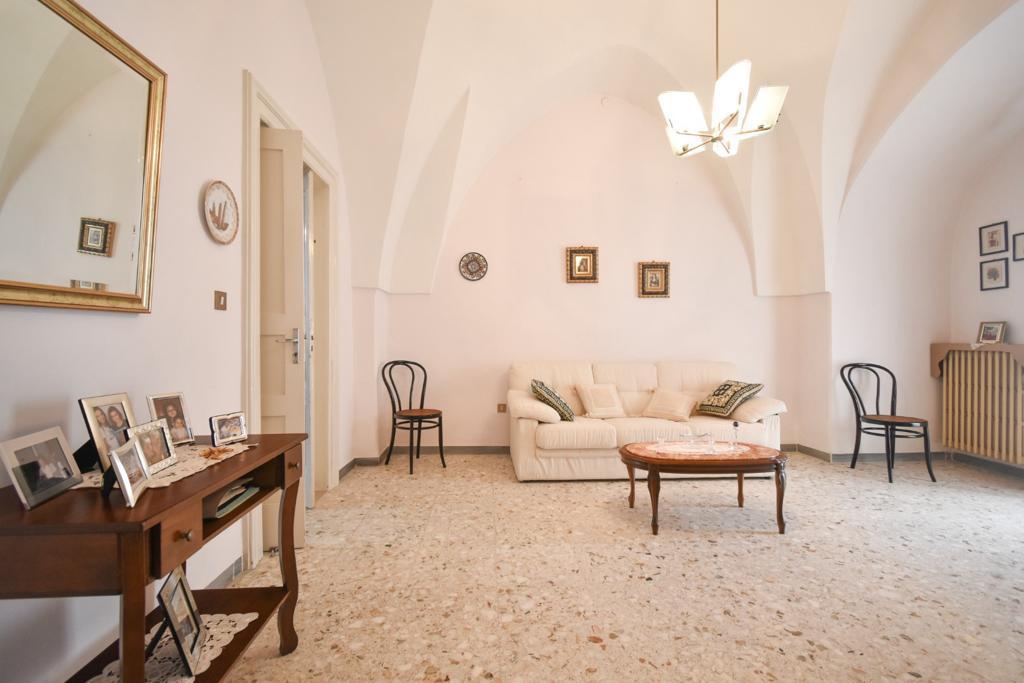 Casa indipendente con terrazzo in corso mazzini, Ostuni