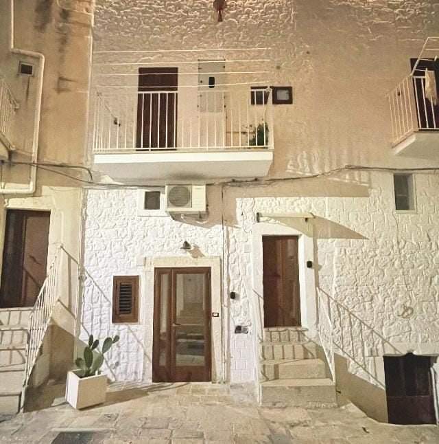 Casa indipendente con terrazzi in via alfonso pomes, Ostuni