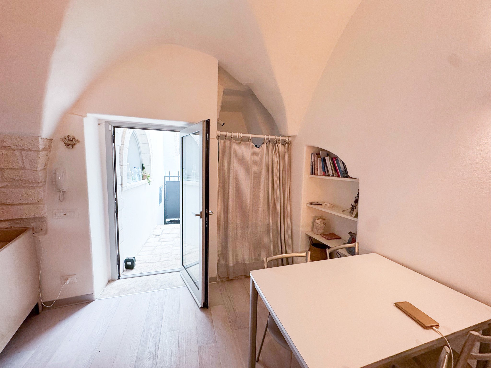 Casa indipendente con terrazzi in via leonardo clemente, Ostuni