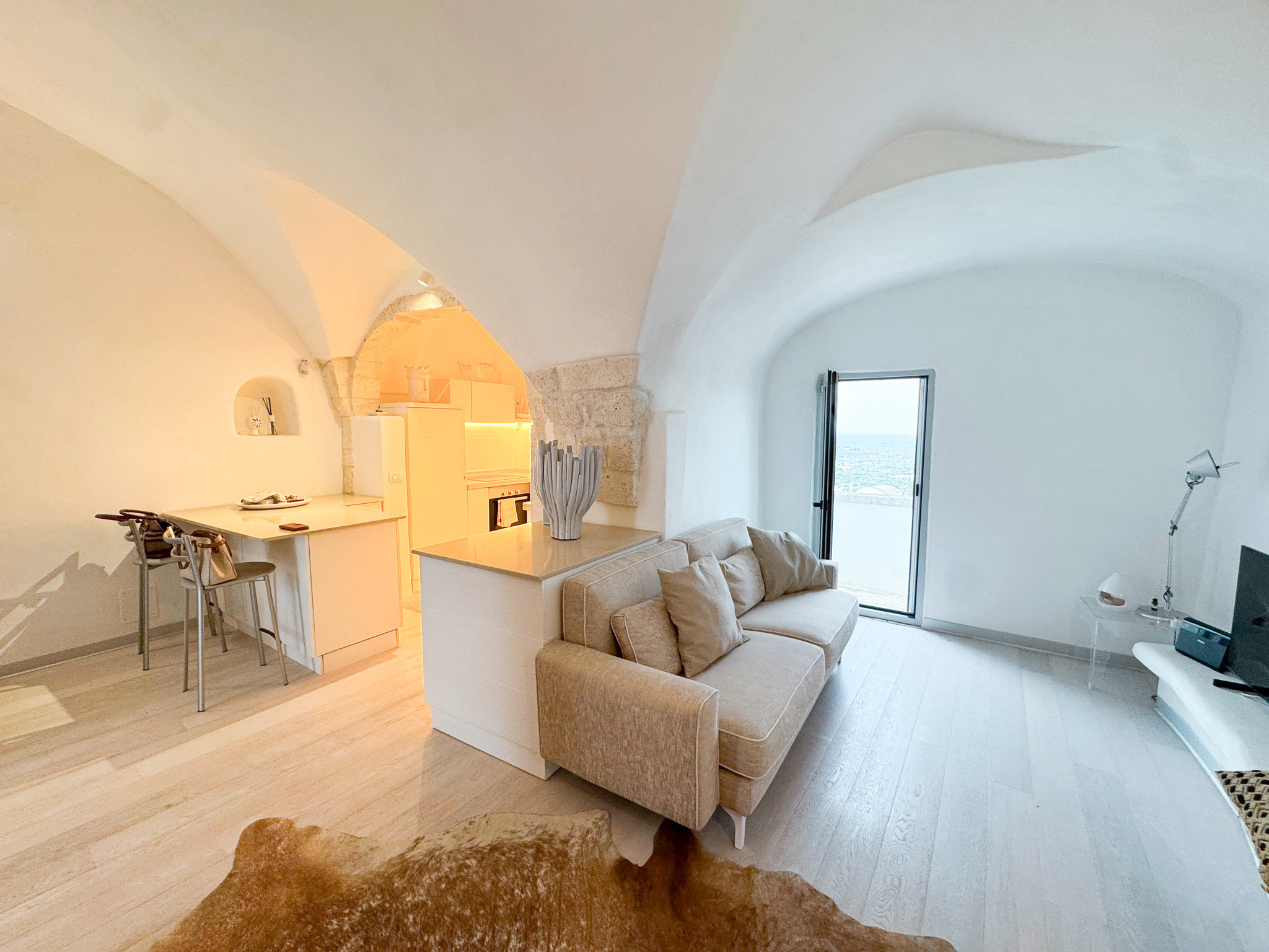 Casa indipendente con terrazzi in via leonardo clemente, Ostuni